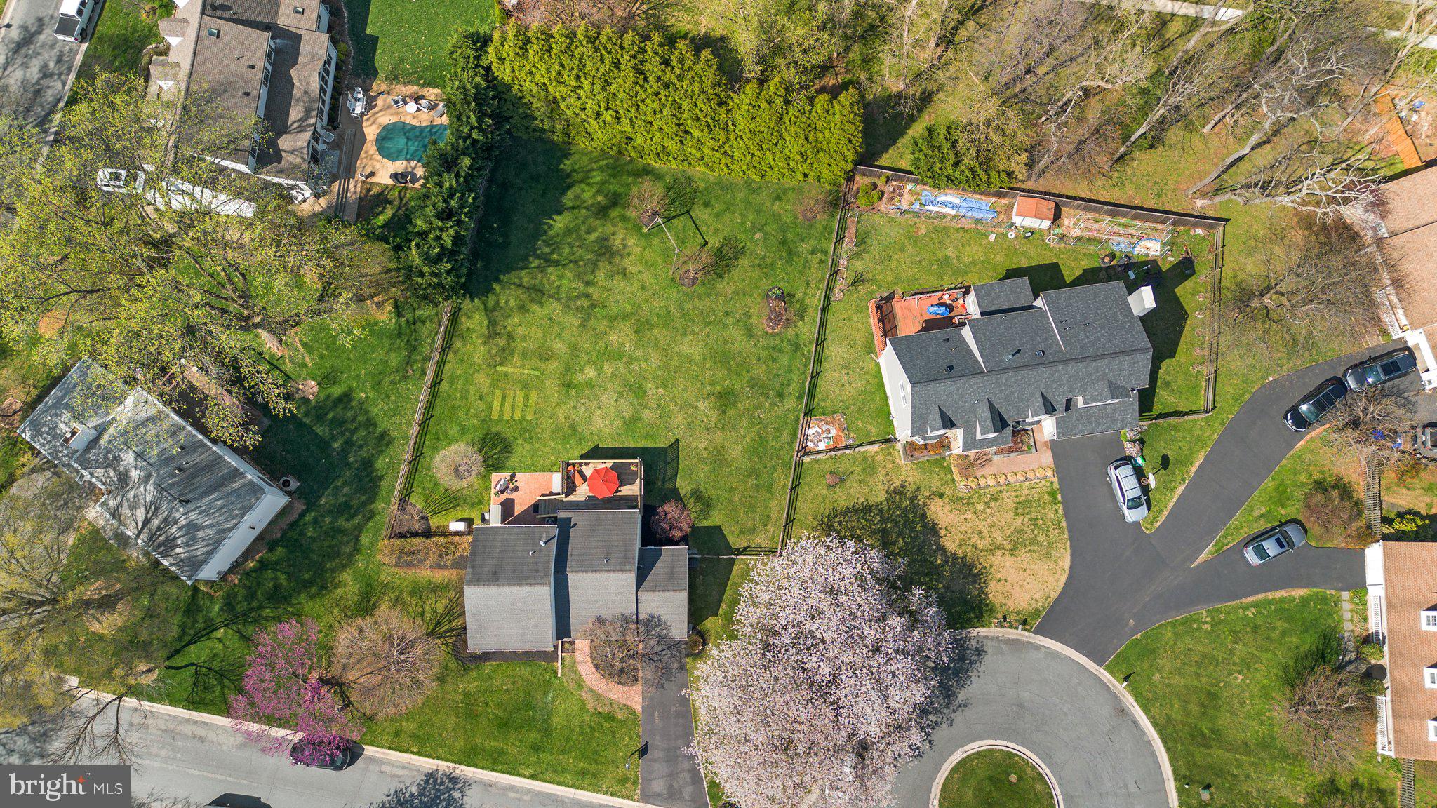 WILLIAMSBURG VILLAGE - Residential