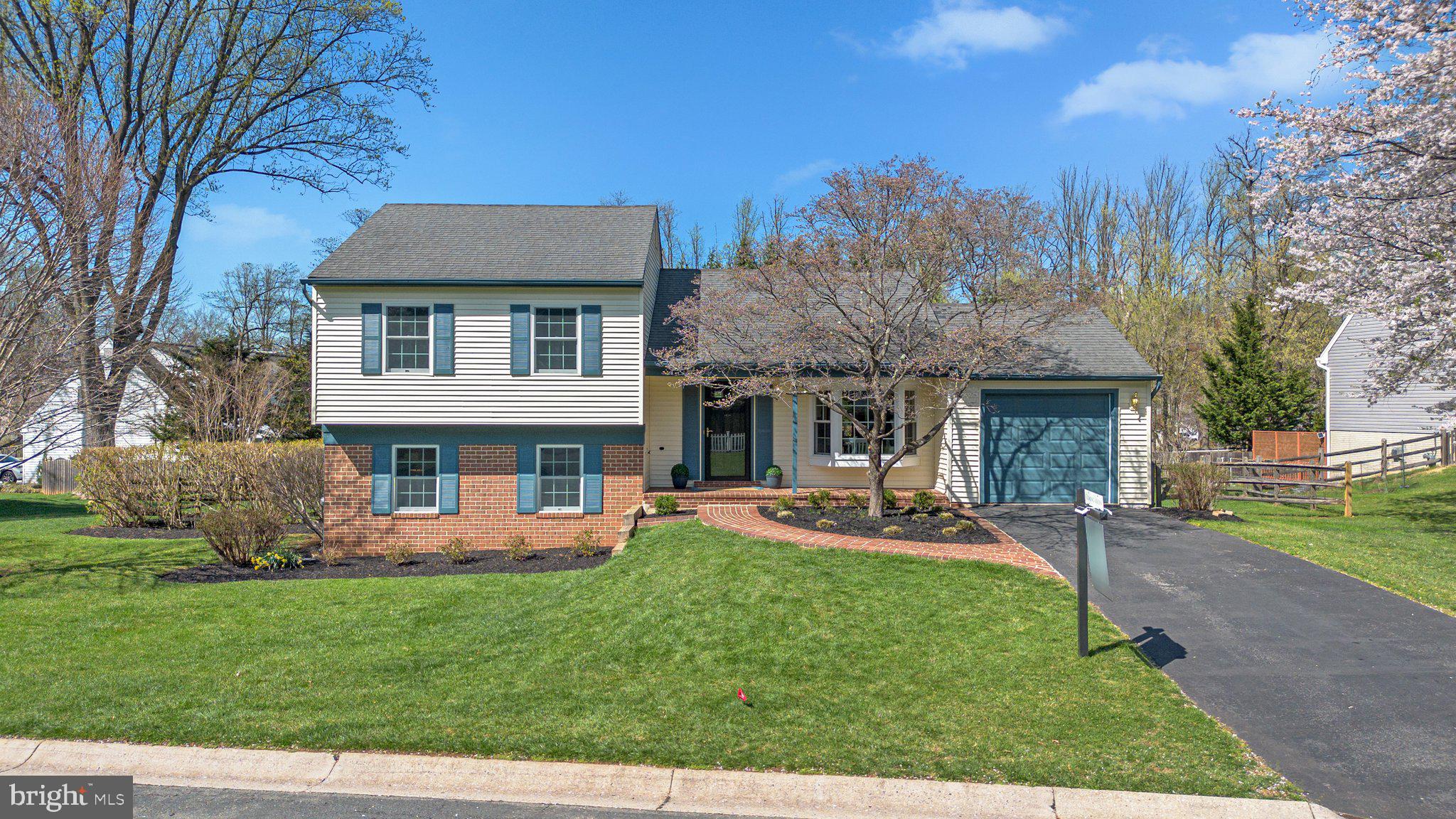 WILLIAMSBURG VILLAGE - Residential