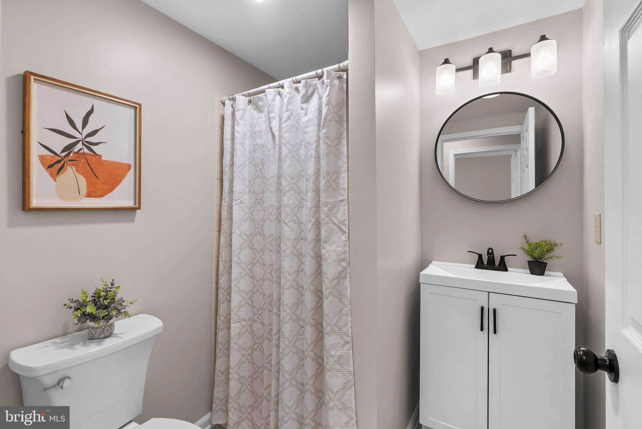 WILLIAMSBURG VILLAGE - Residential