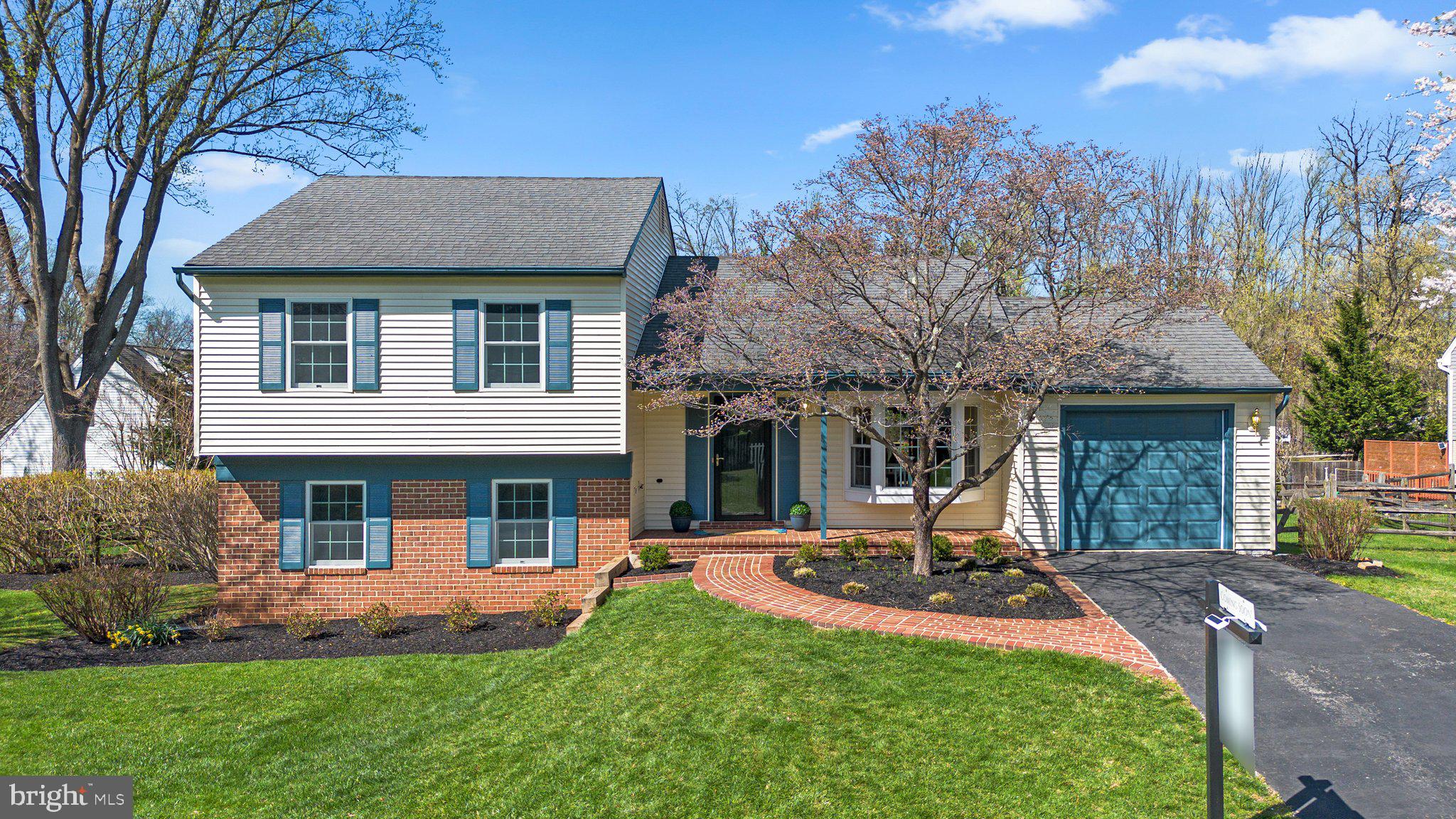 WILLIAMSBURG VILLAGE - Residential