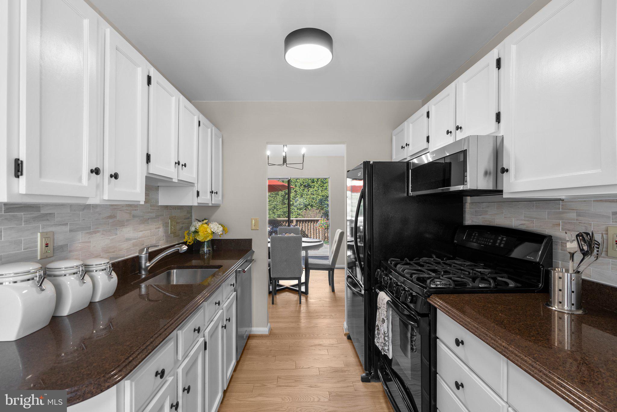 WILLIAMSBURG VILLAGE - Residential