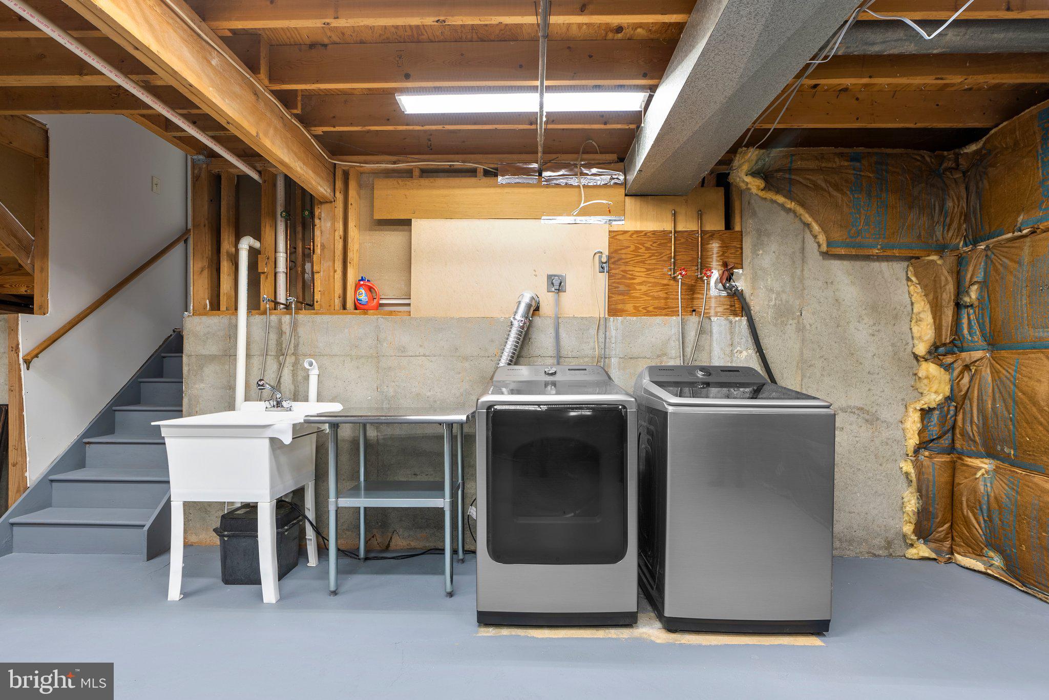 WILLIAMSBURG VILLAGE - Residential