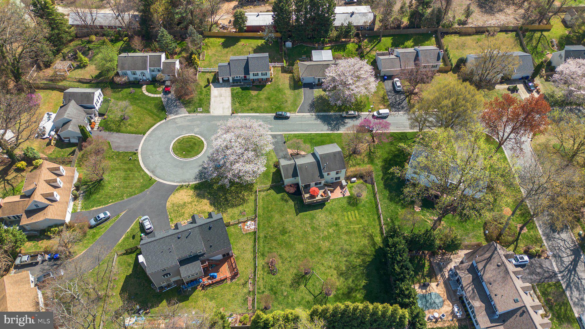 WILLIAMSBURG VILLAGE - Residential