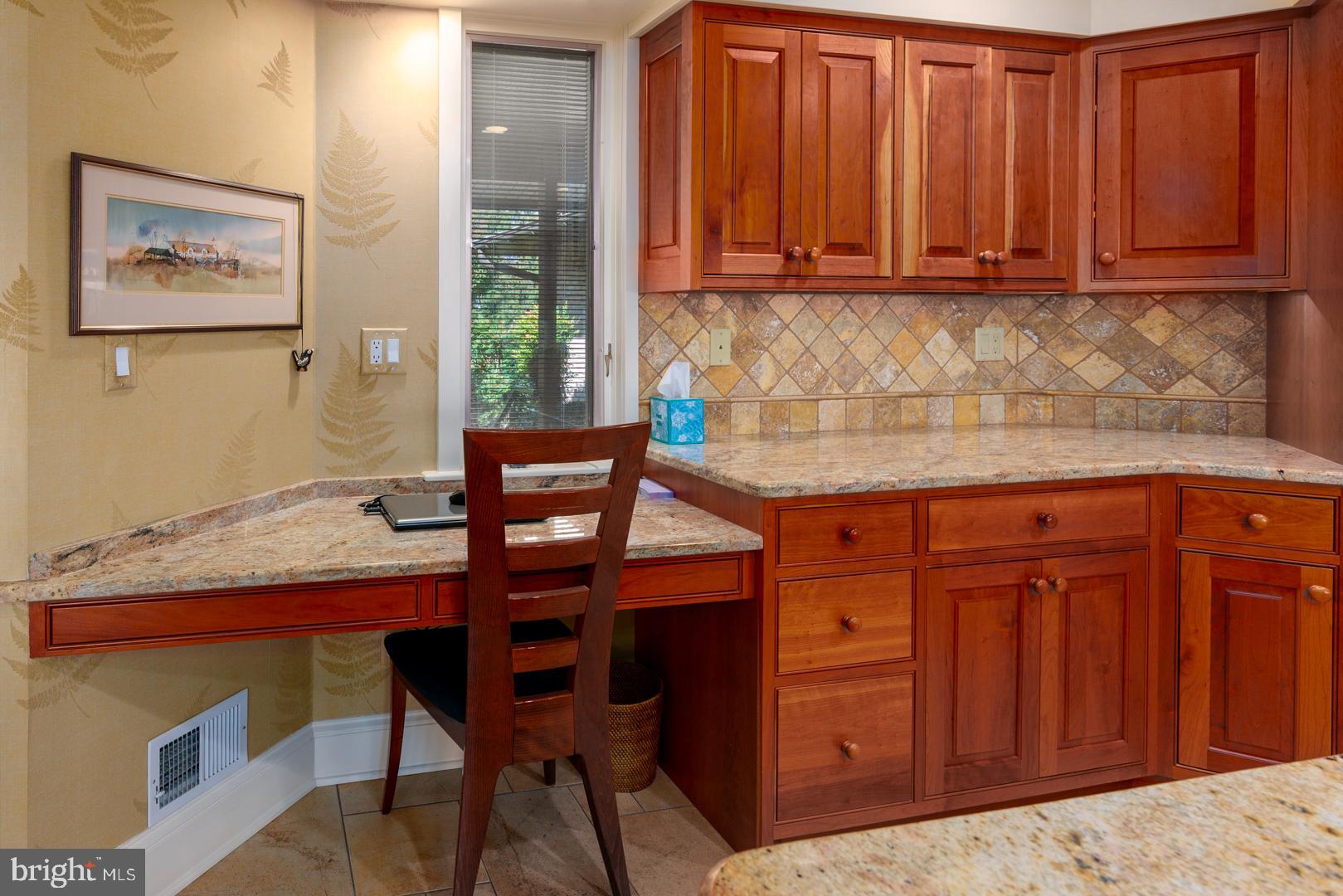 GOVERNOR GRASON MANOR - Residential