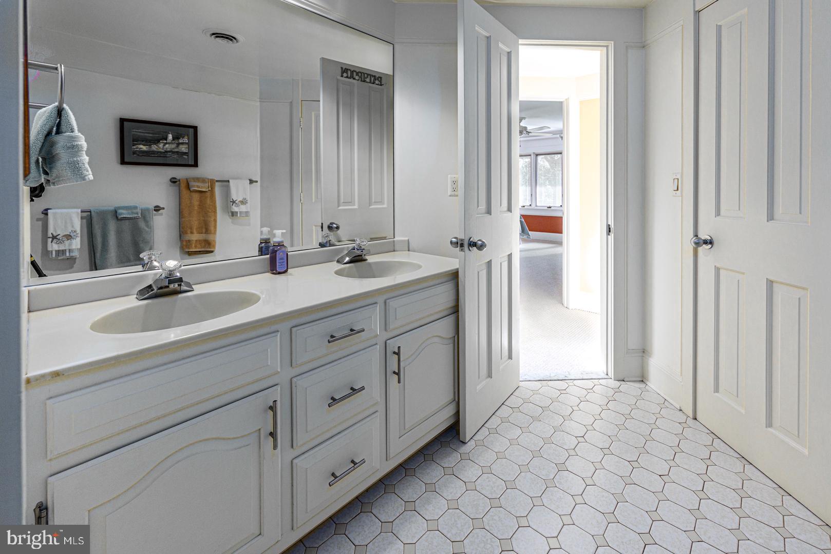 GOVERNOR GRASON MANOR - Residential