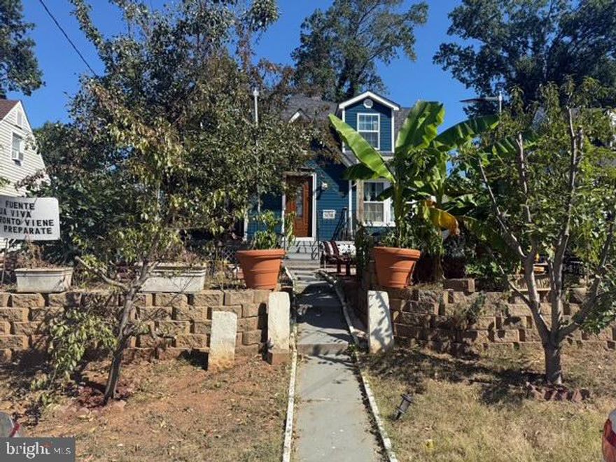 We are hosting another Open House this Sunday morning at 11:00AM to 12:30PM.   Sellers are in the process of Moving!    Interior Photos have been uploaded!     This Single Family Home needs TLC, but has tremendous potential!   has plenty of bedrooms with (4) full-bathrooms    Hardwoods are visually and acoustically pleasing throughout the entryway and living areas.    The low-maintenance, attractively landscaped yard is as easy on the eyes as on the back.  The proximity to Washington and DC makes for a low-travel commute...