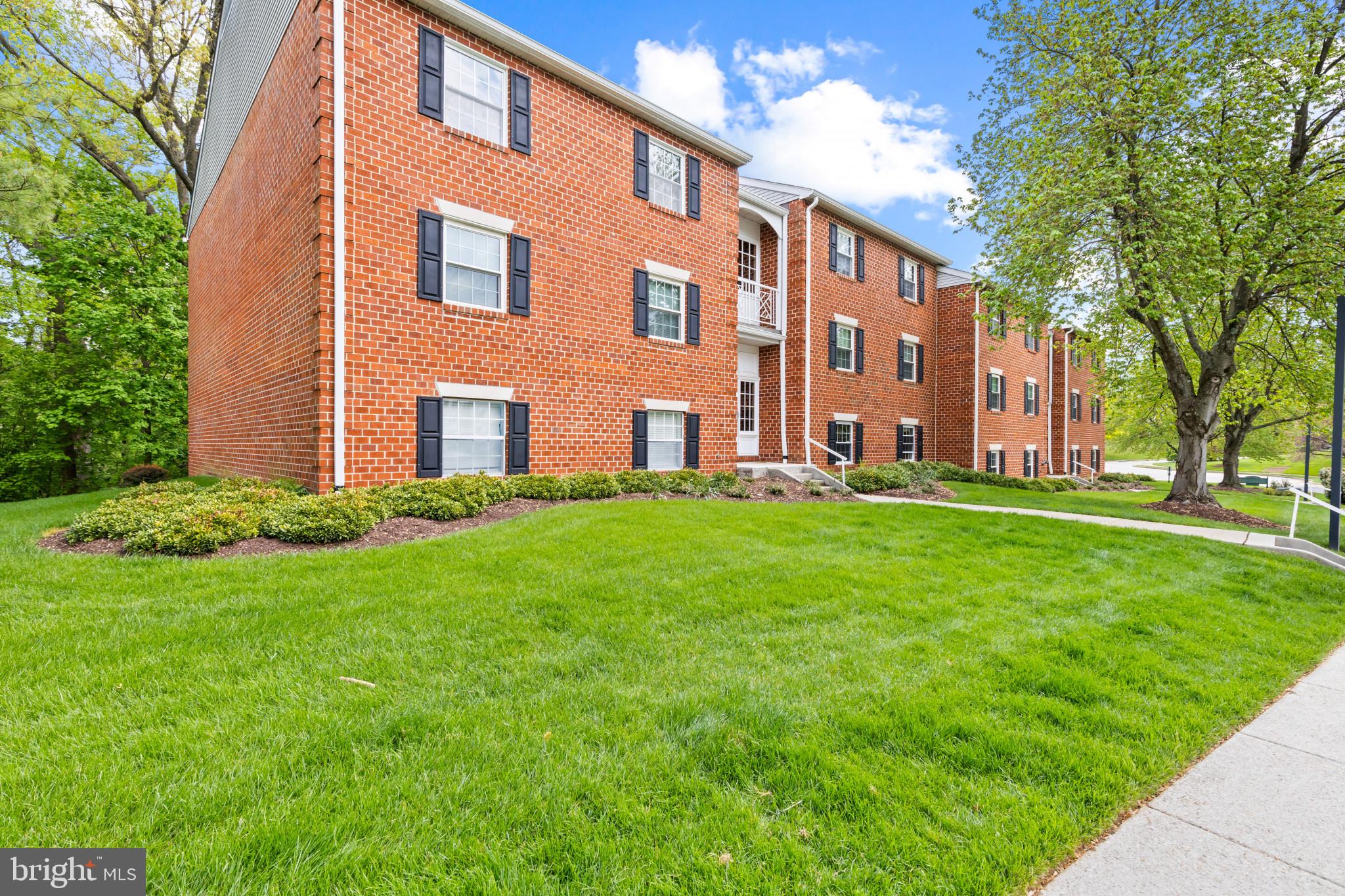 STAPLETON COURT GARDEN - Residential