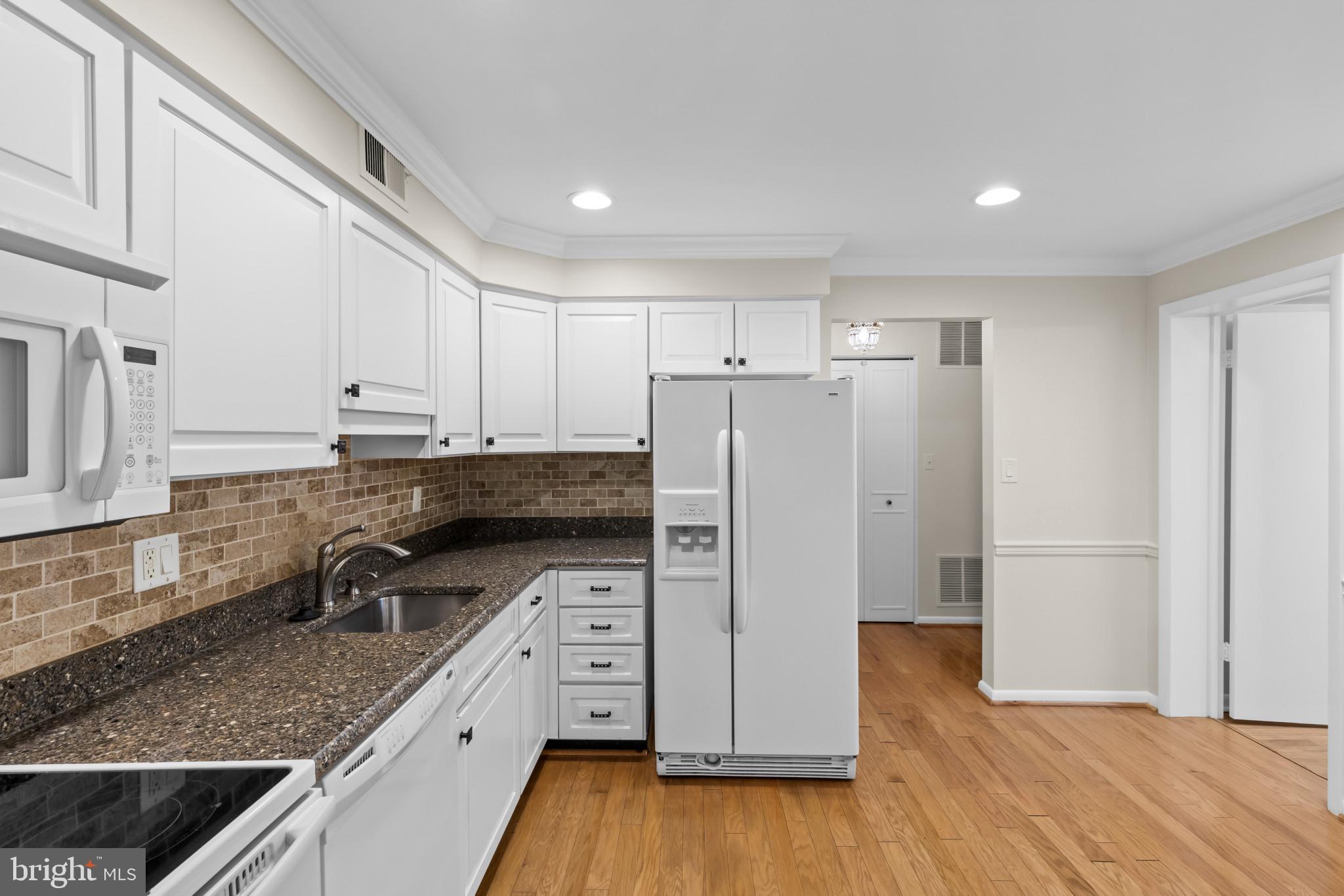 STAPLETON COURT GARDEN - Residential