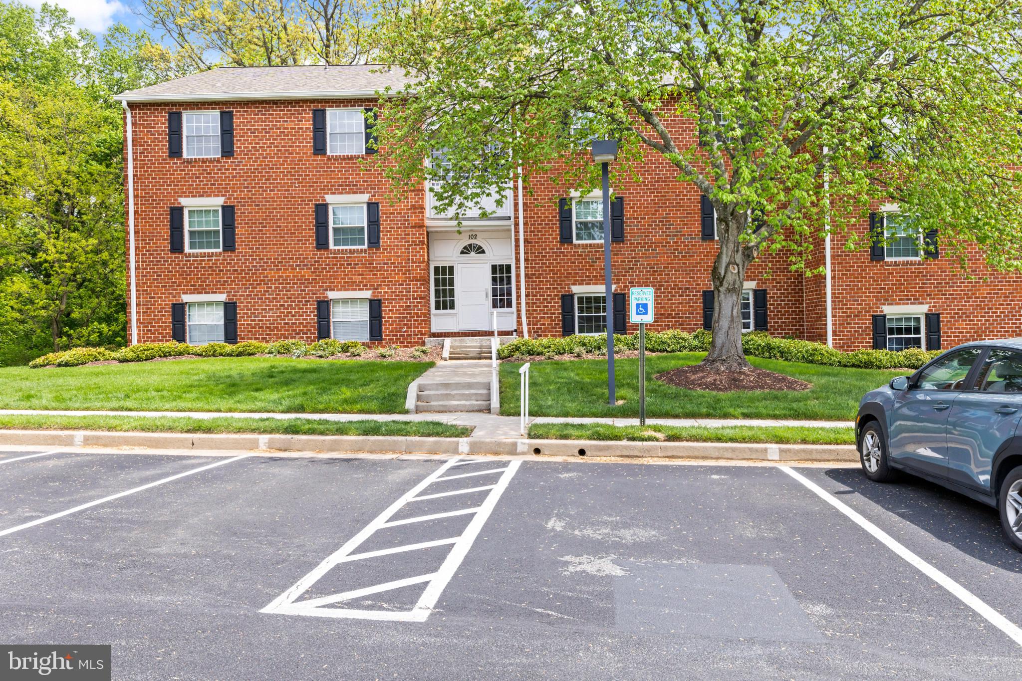 STAPLETON COURT GARDEN - Residential