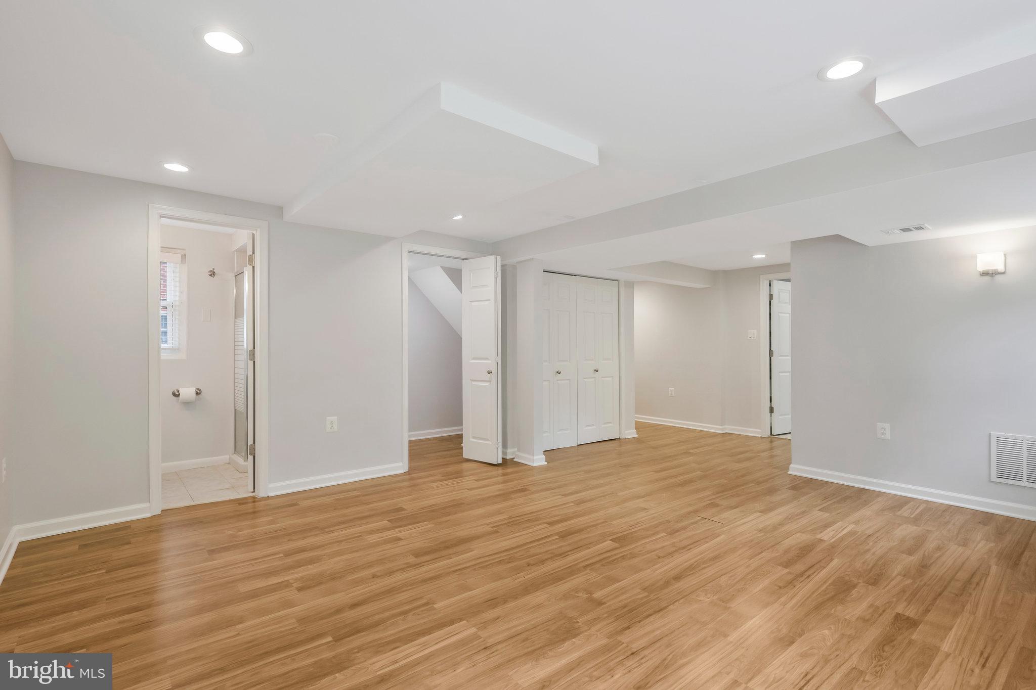 YORKTOWN VILLAGE - Residential Lease