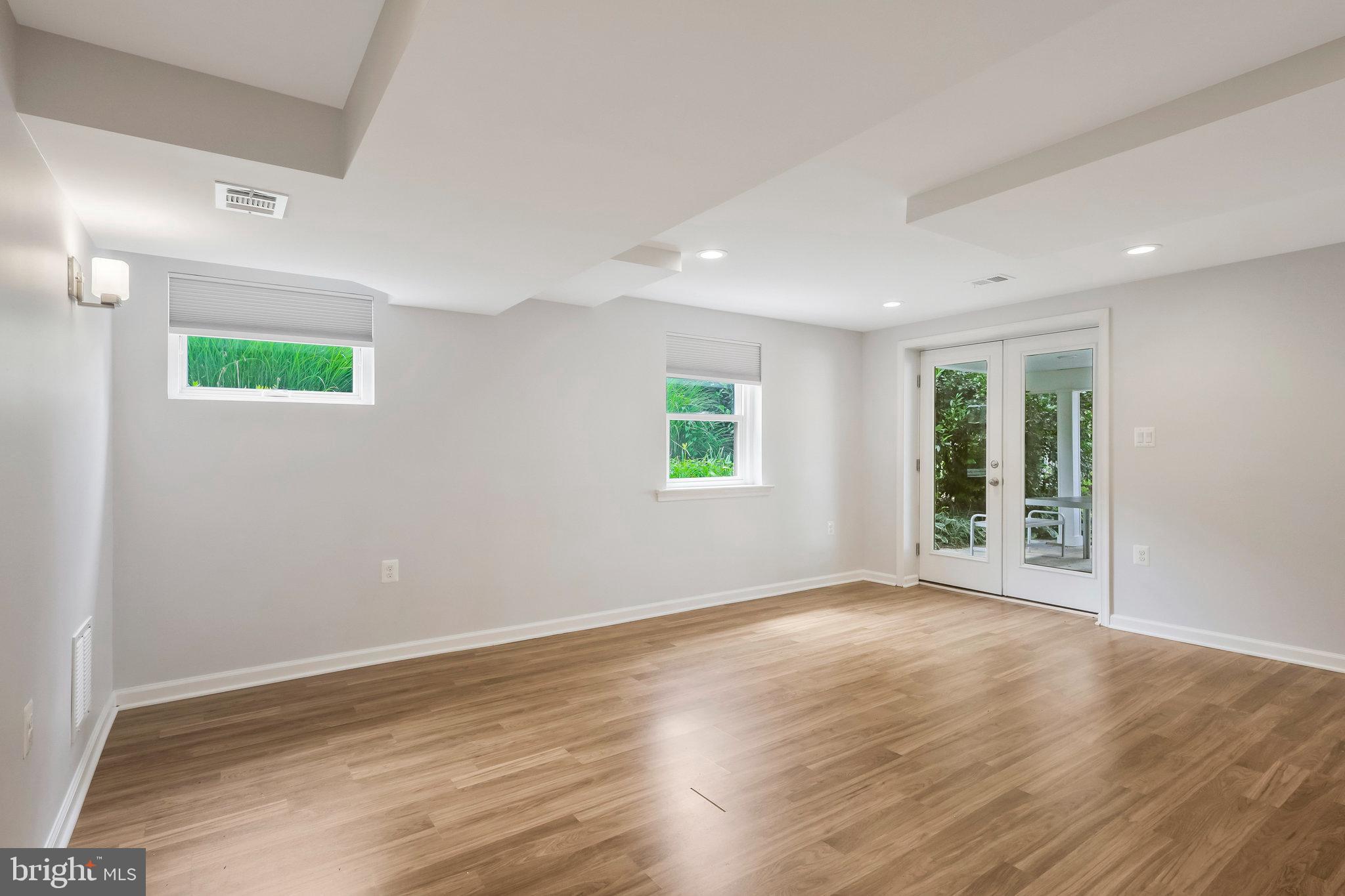 YORKTOWN VILLAGE - Residential Lease