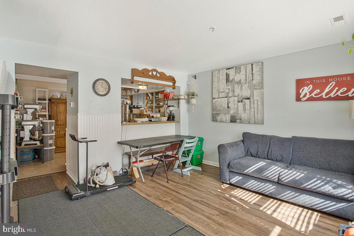 HOLLAND FORREST LANDING - Residential