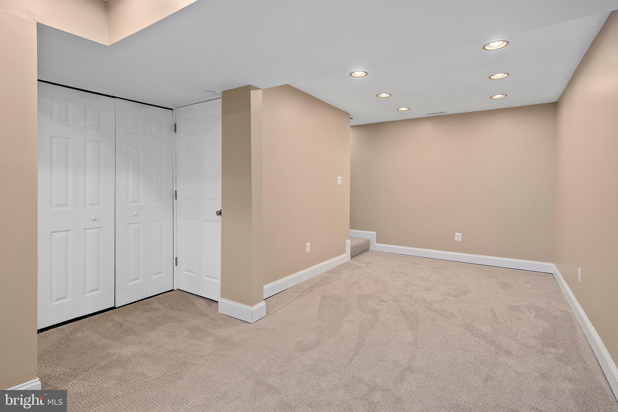 FOX MILL ESTATES - Residential