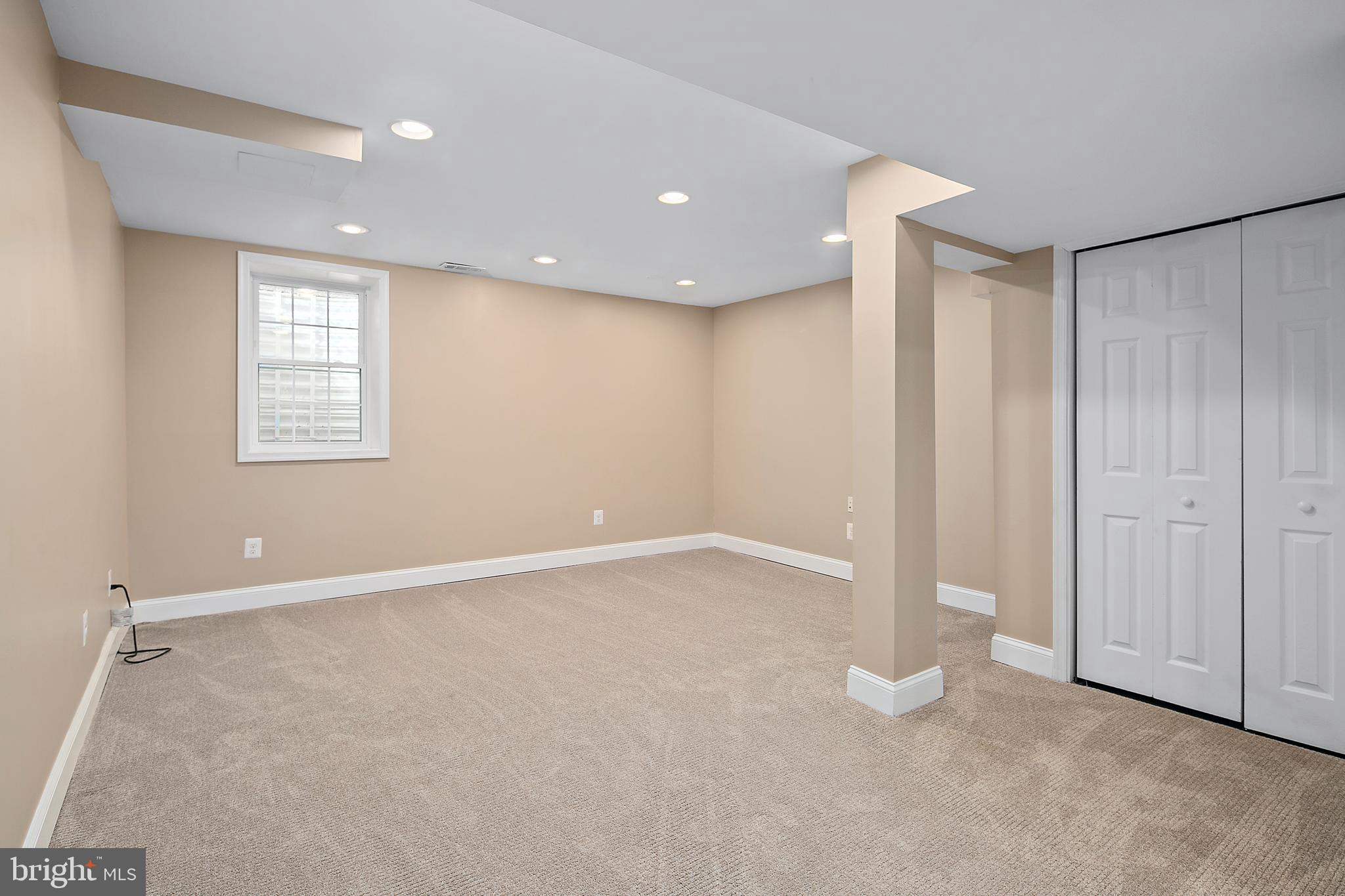 FOX MILL ESTATES - Residential