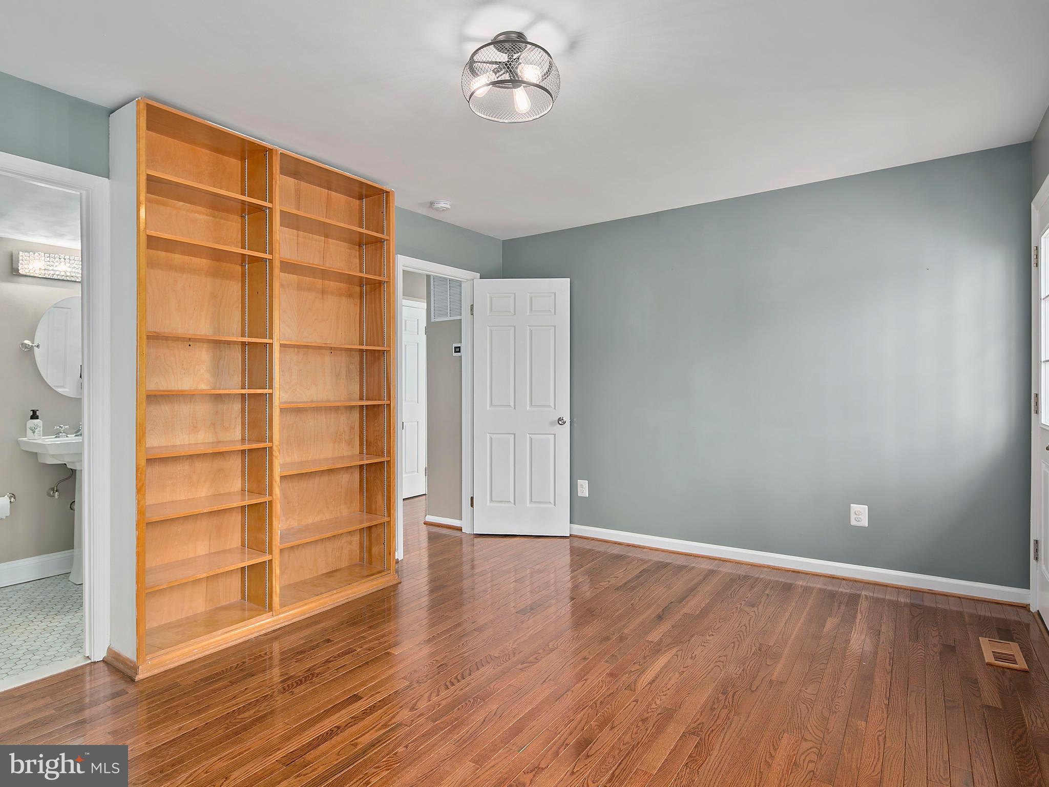 FOX MILL ESTATES - Residential