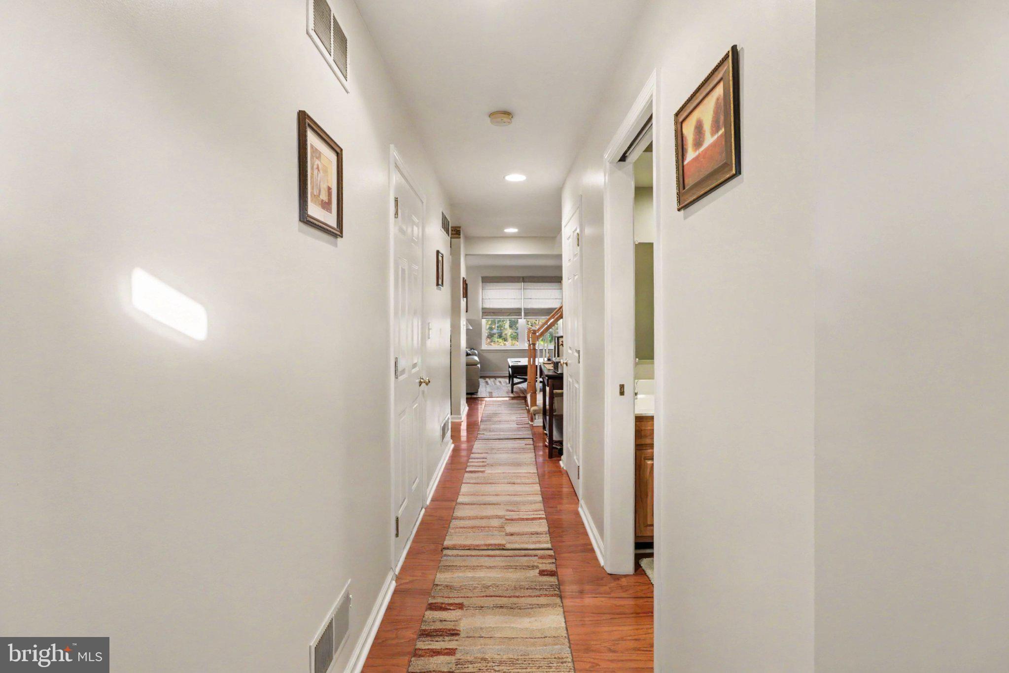 872 WOODRIDGE DRIVE