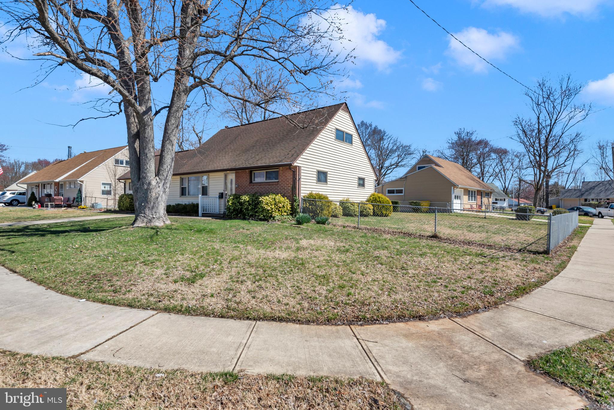 COUNTRY CLUB ESTATES - Residential