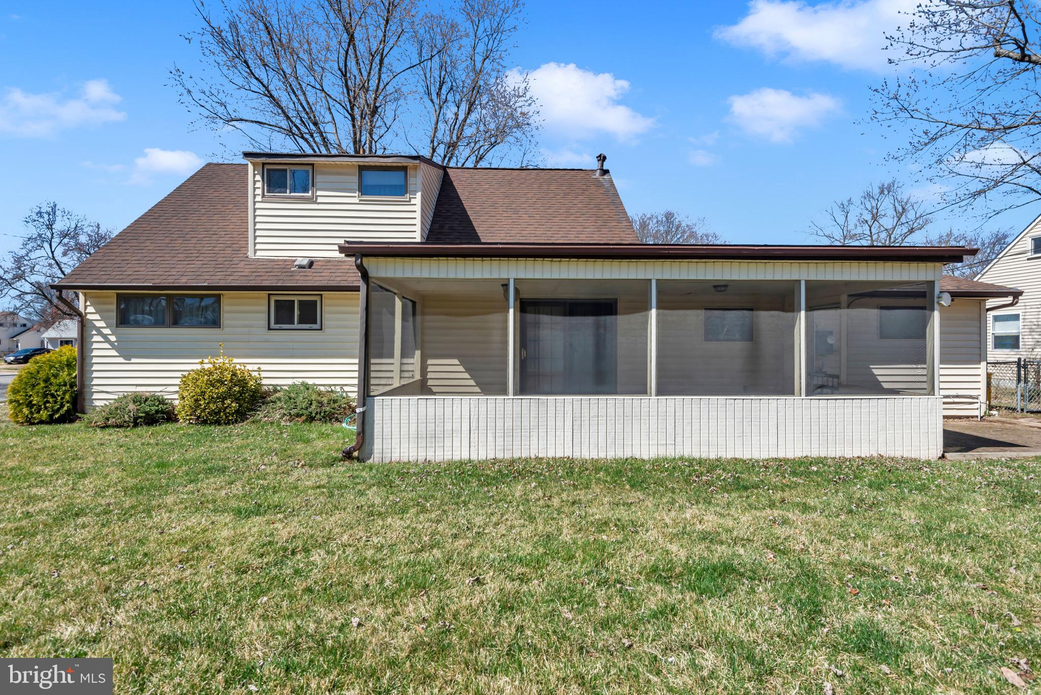 COUNTRY CLUB ESTATES - Residential