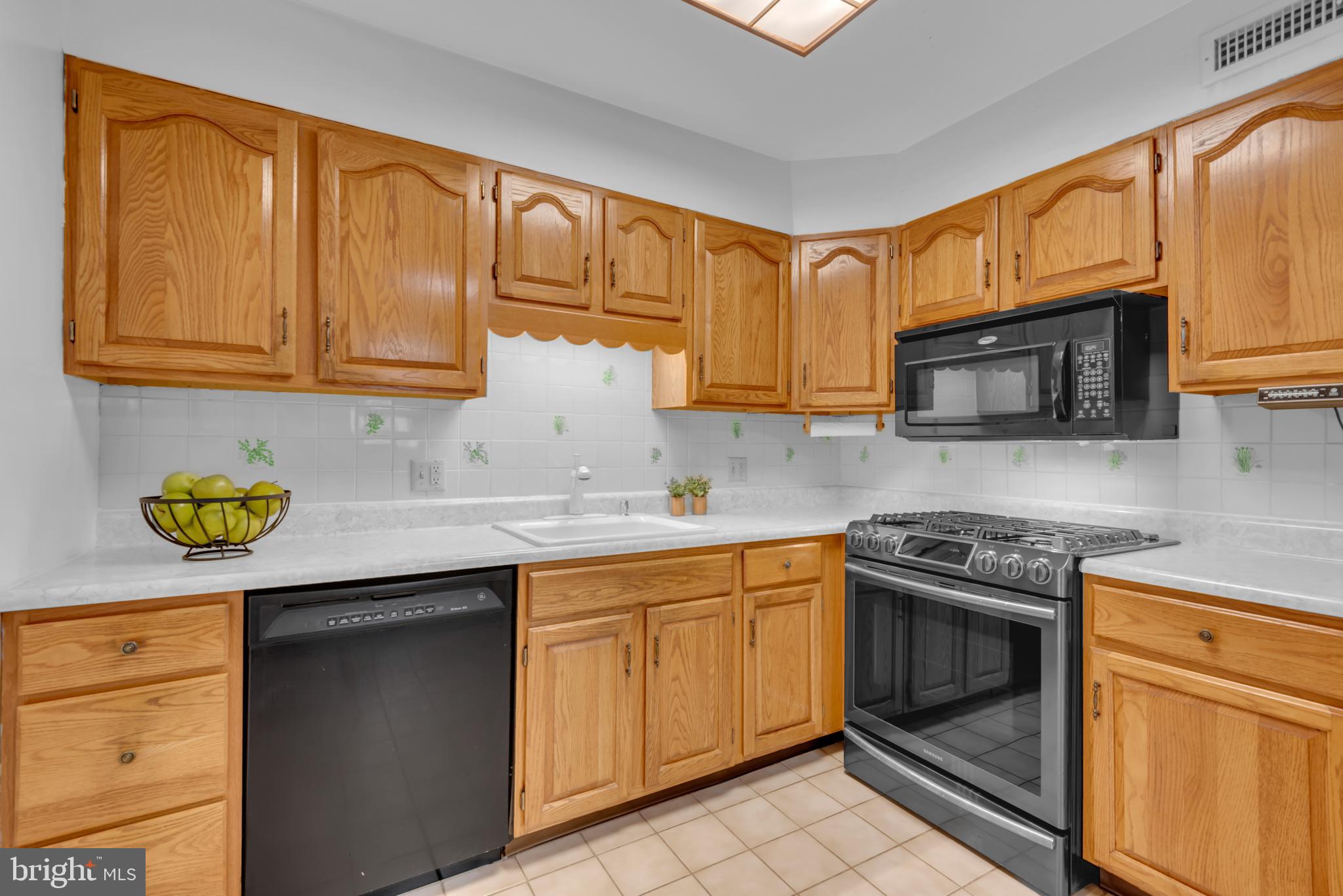 COUNTRY CLUB ESTATES - Residential