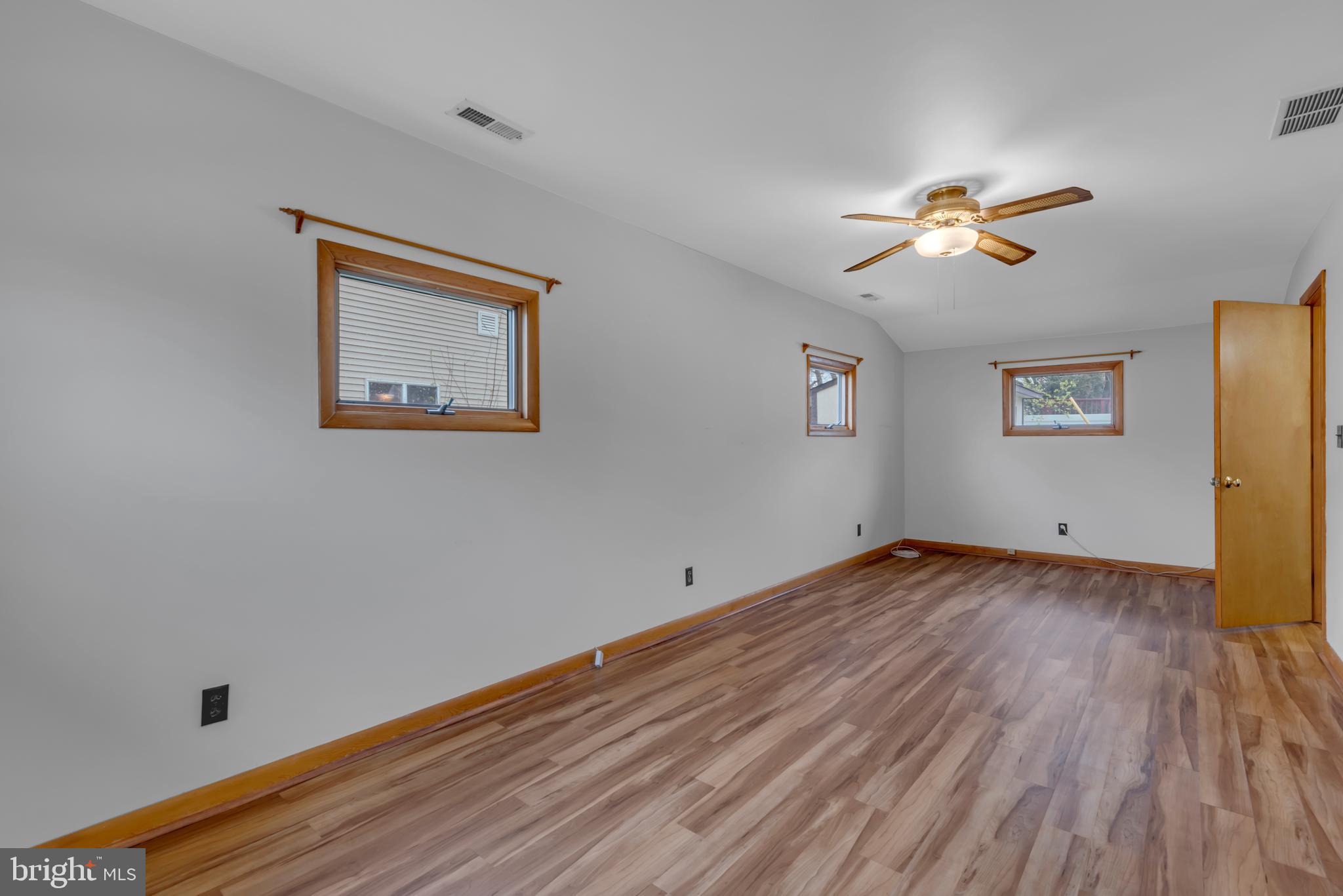 COUNTRY CLUB ESTATES - Residential