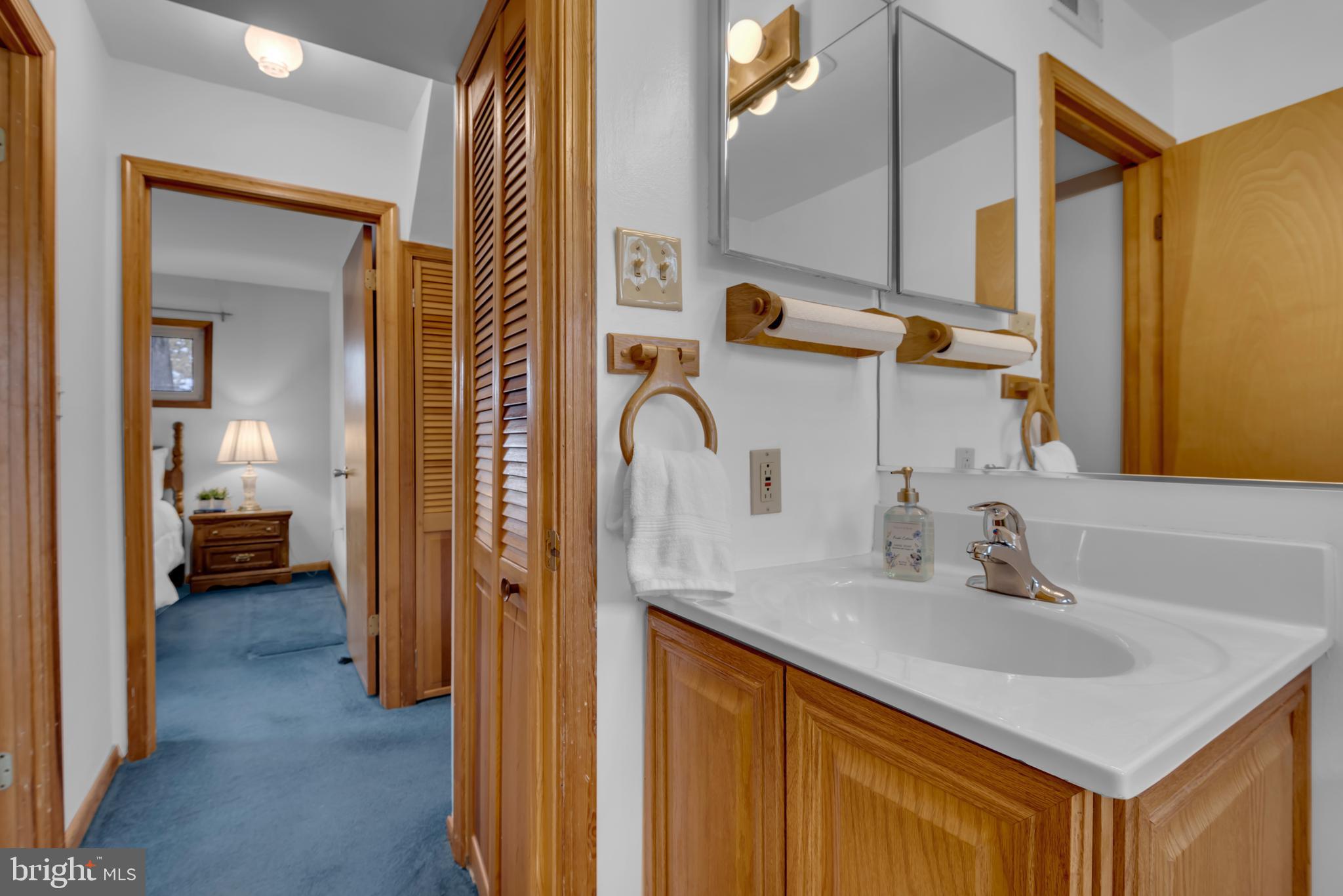 COUNTRY CLUB ESTATES - Residential