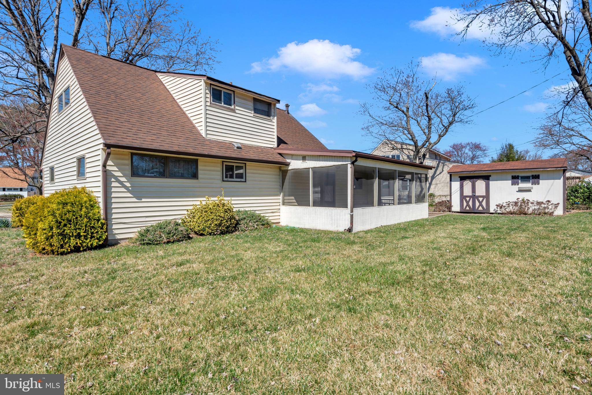 COUNTRY CLUB ESTATES - Residential