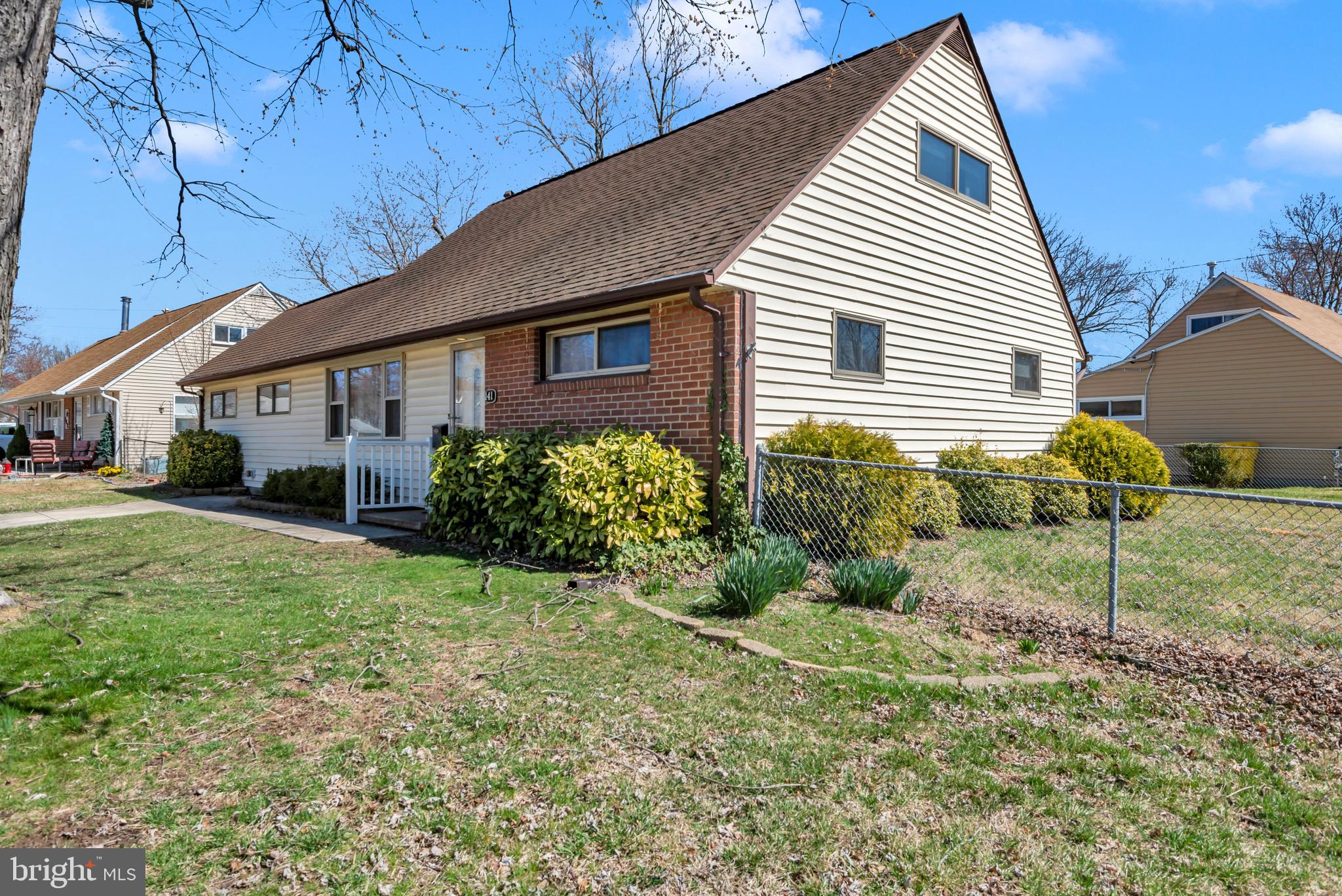 COUNTRY CLUB ESTATES - Residential