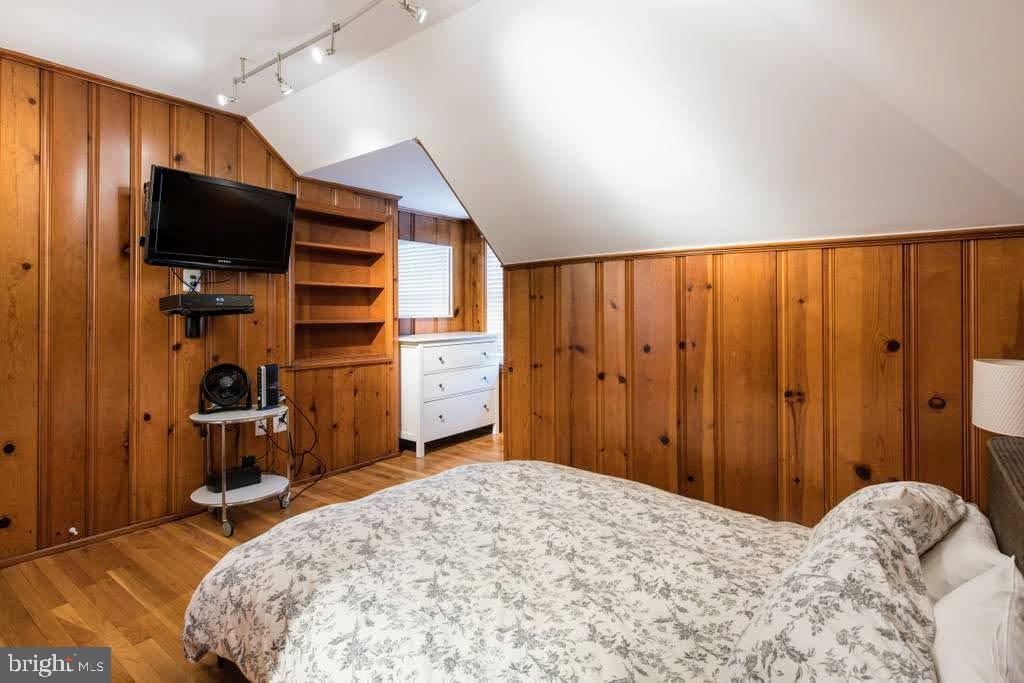 CLARENDON - Residential Income