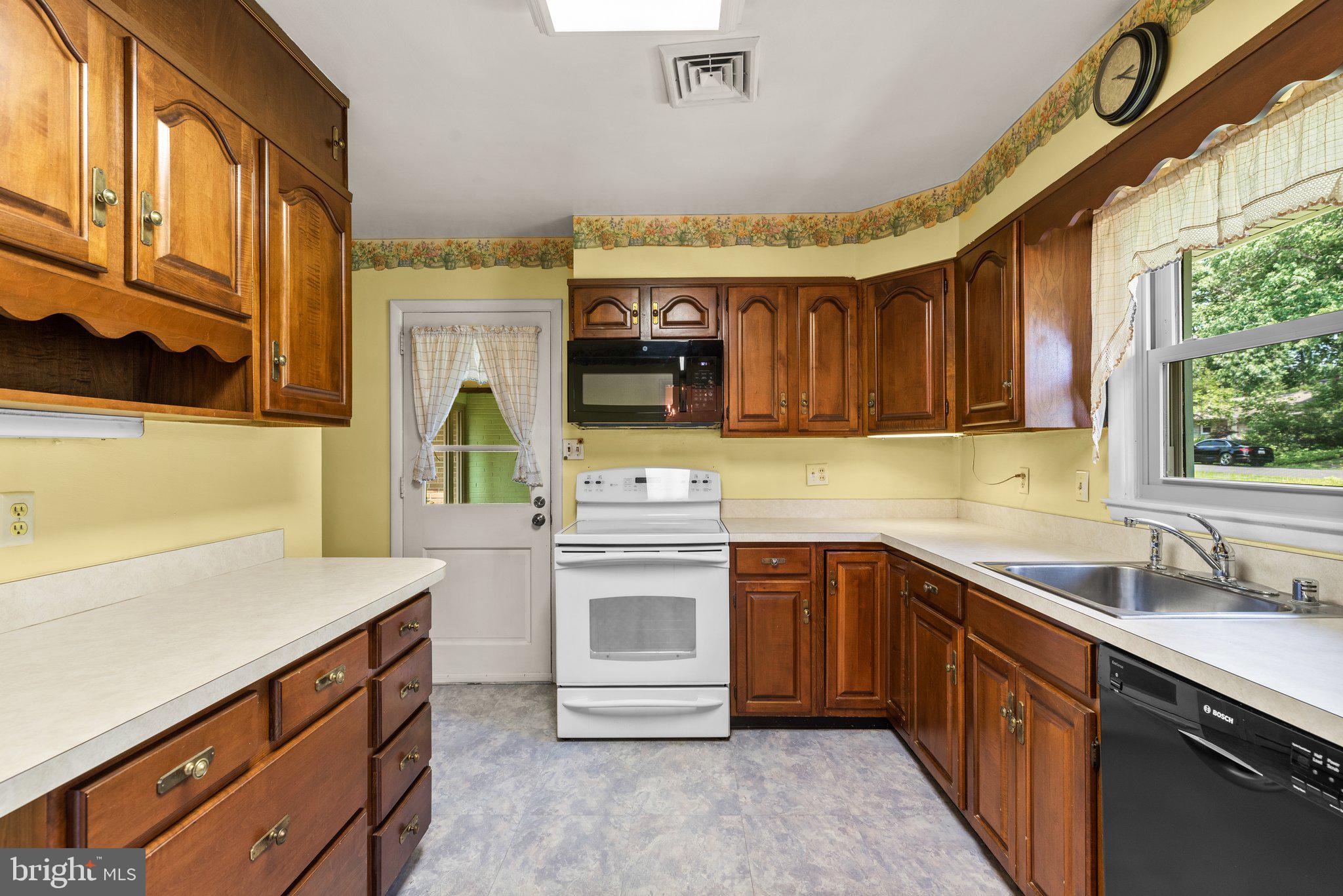 HOWARD HEIGHTS - Residential