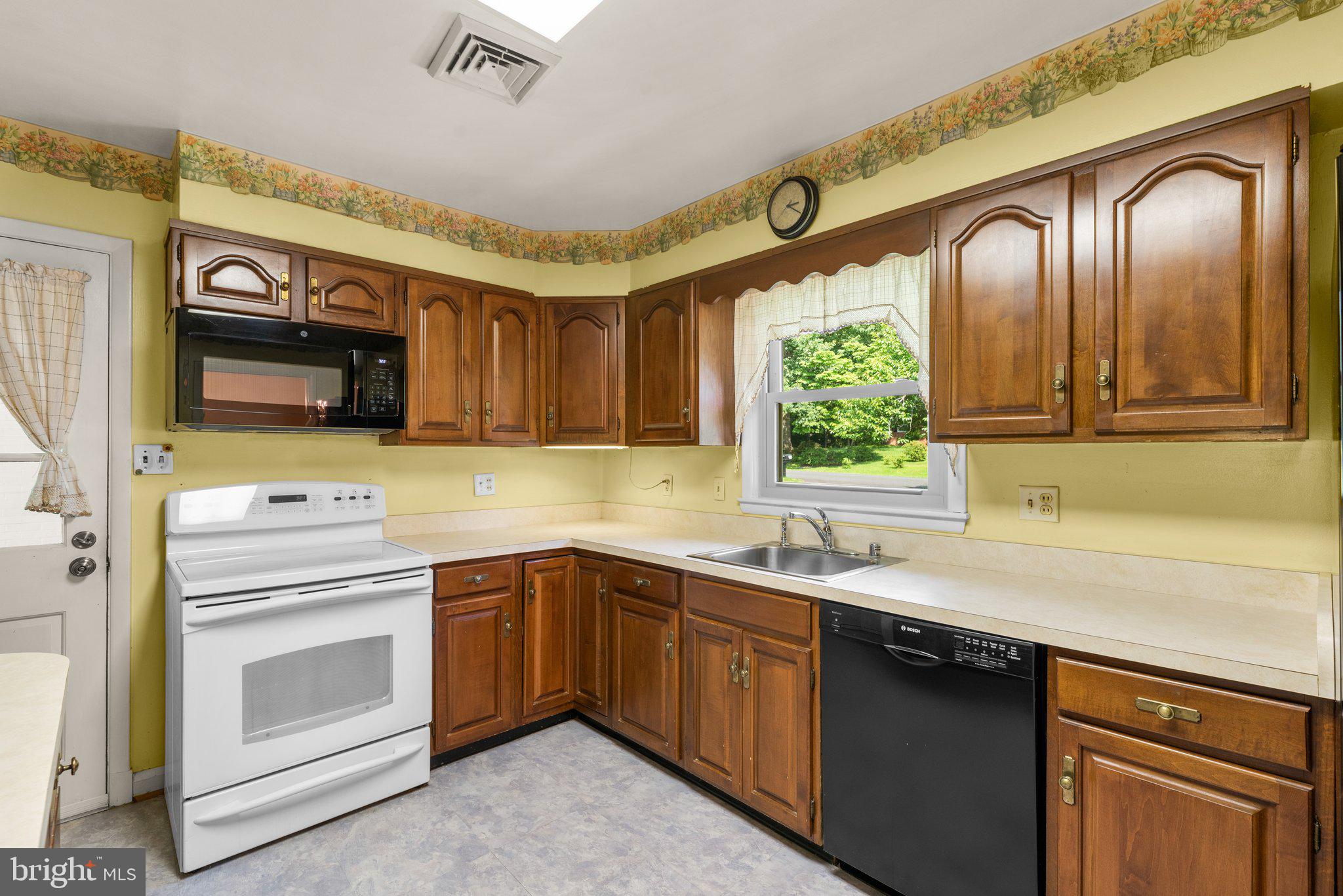 HOWARD HEIGHTS - Residential