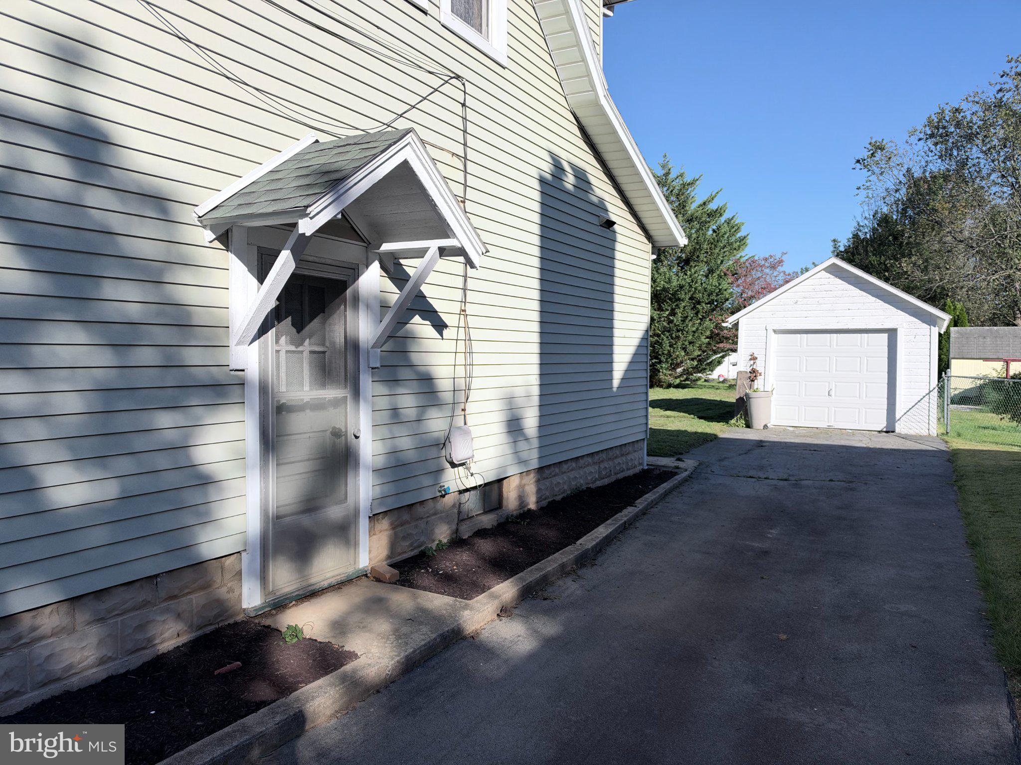 820 S 4TH STREET