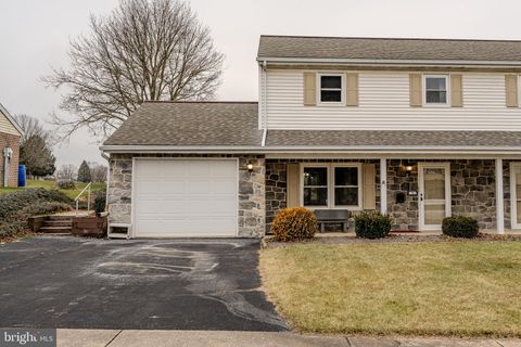 Photo of 8 Oriole Drive, Ephrata, PA 17522 (MLS # PALA2045890)