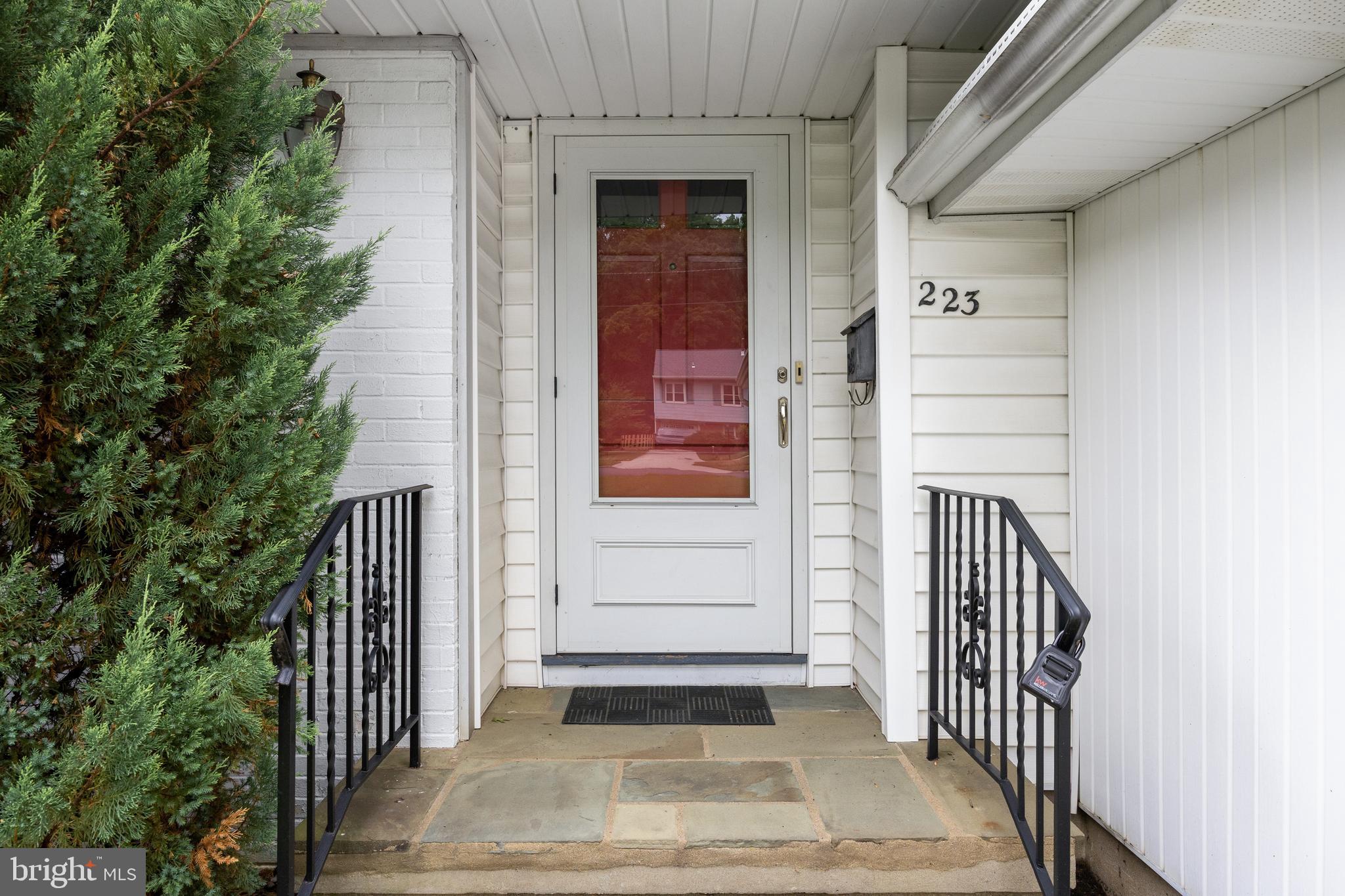 223 DICKENS COURT