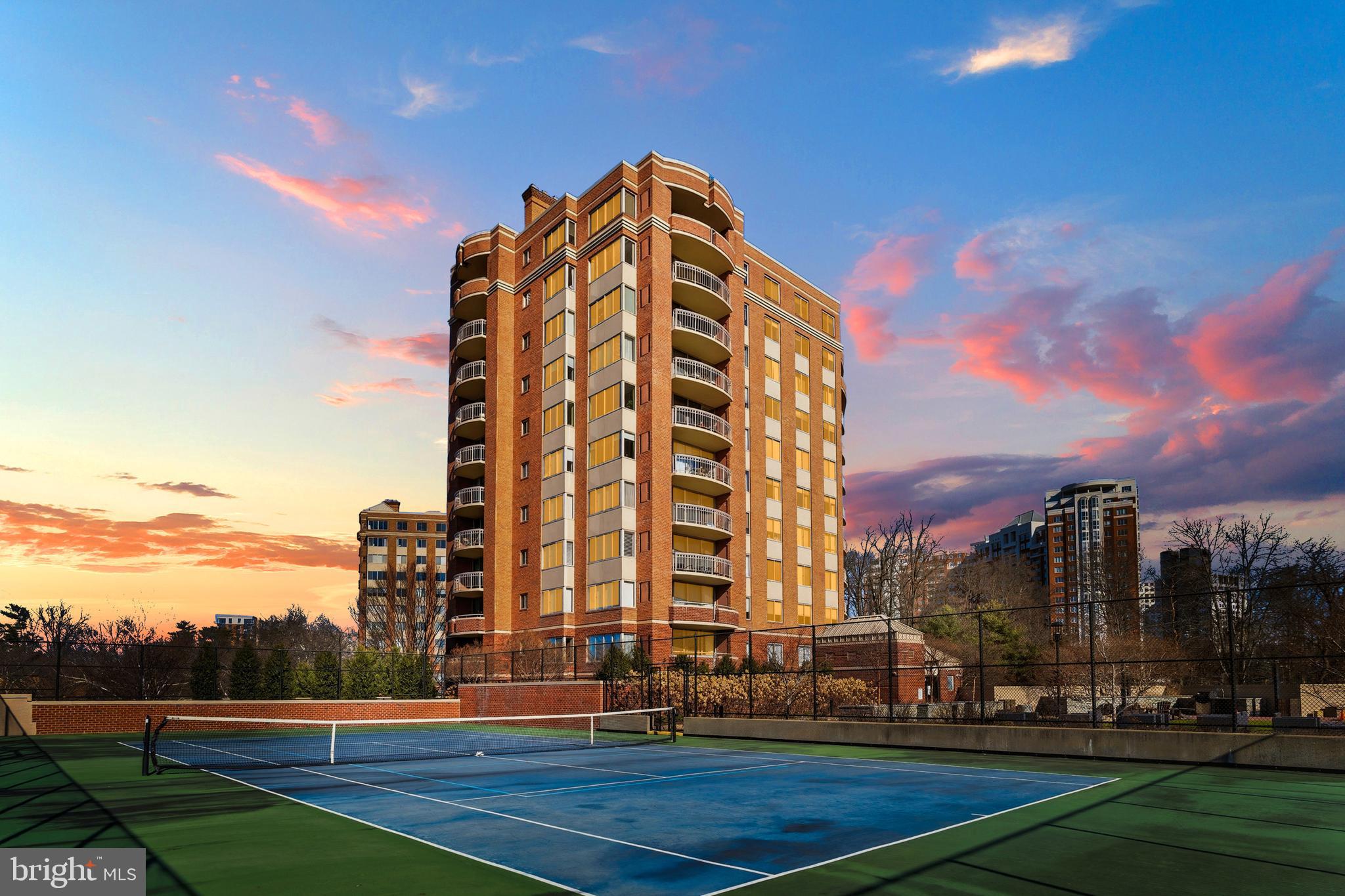 5800 NICHOLSON LANE 201