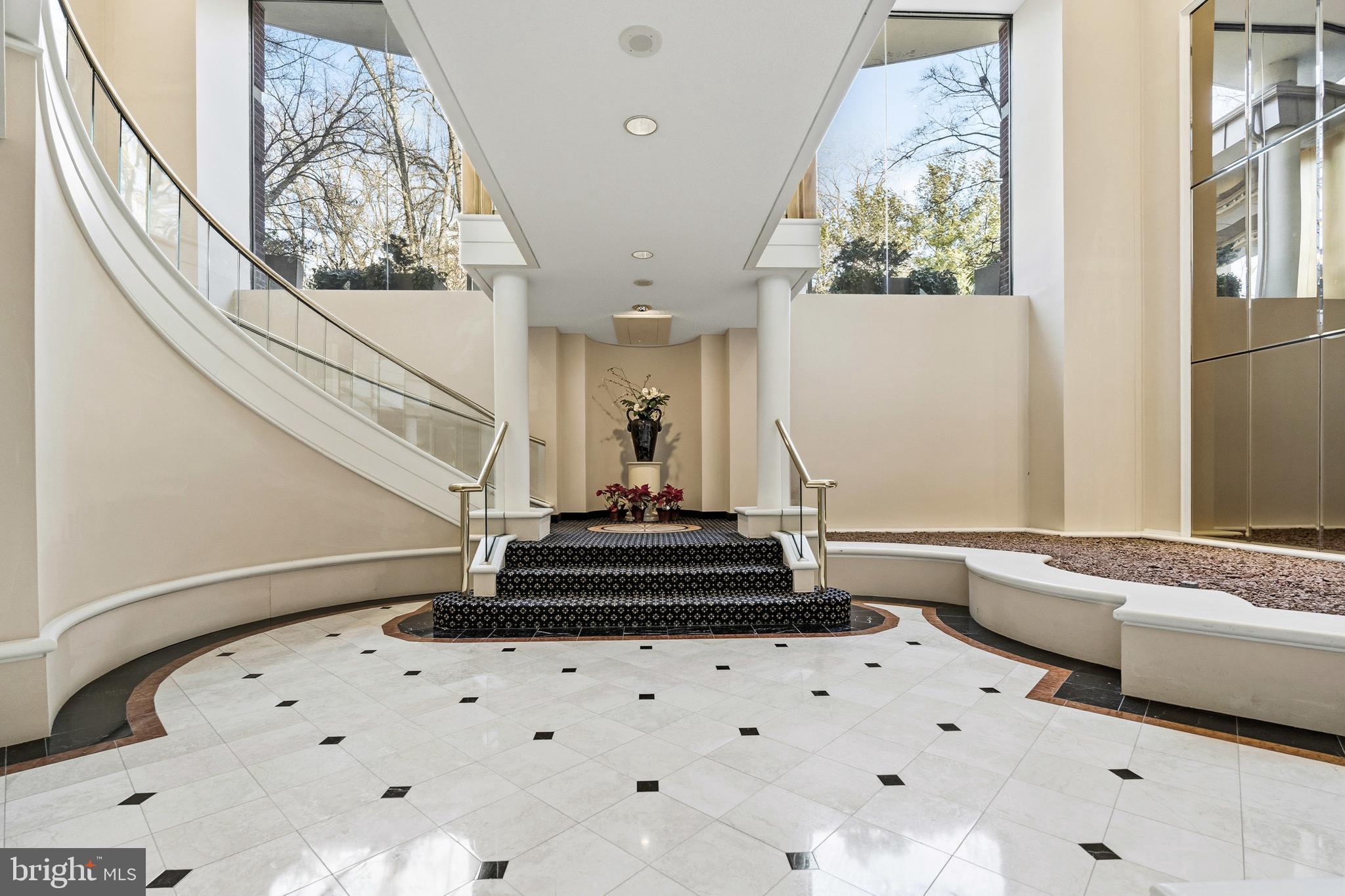 5800 NICHOLSON LANE 201