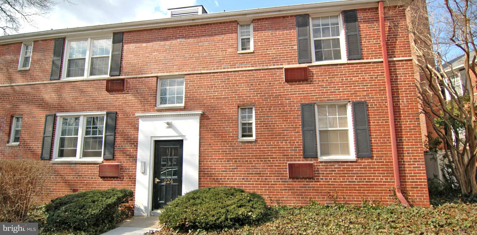 ARLINGTON OAKS - Residential Lease