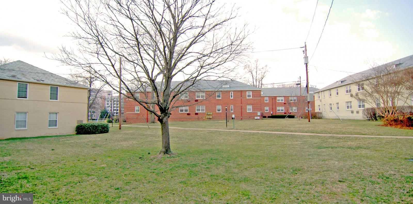 ARLINGTON OAKS - Residential Lease