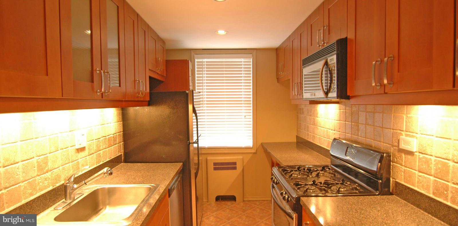 ARLINGTON OAKS - Residential Lease