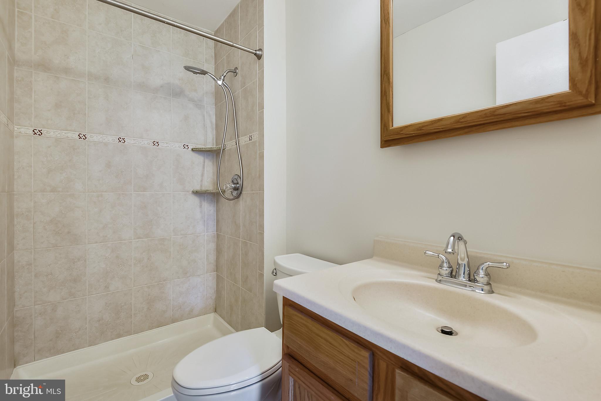 CROFTON MEWS CONDO - Residential Lease