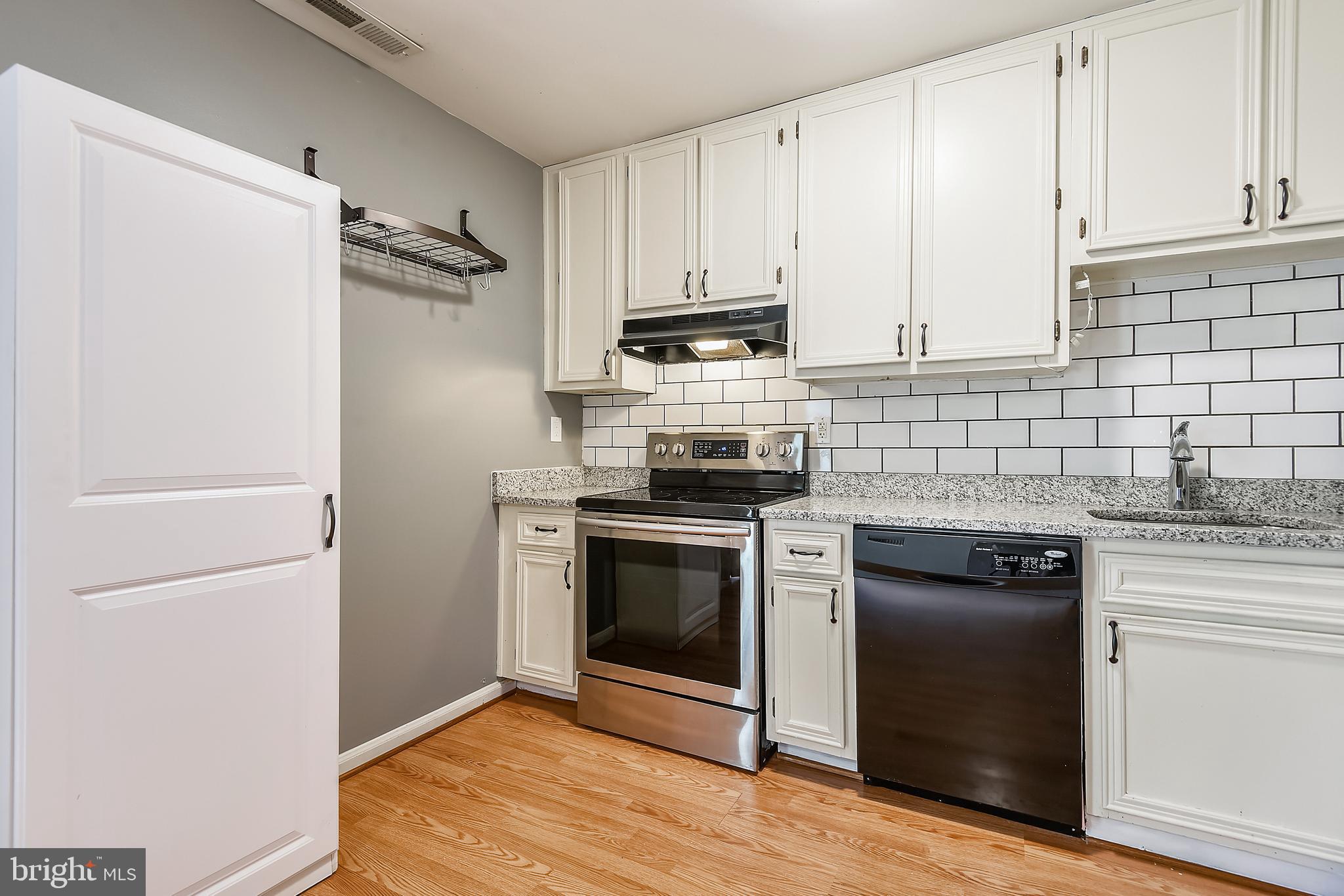 CROFTON MEWS CONDO - Residential Lease