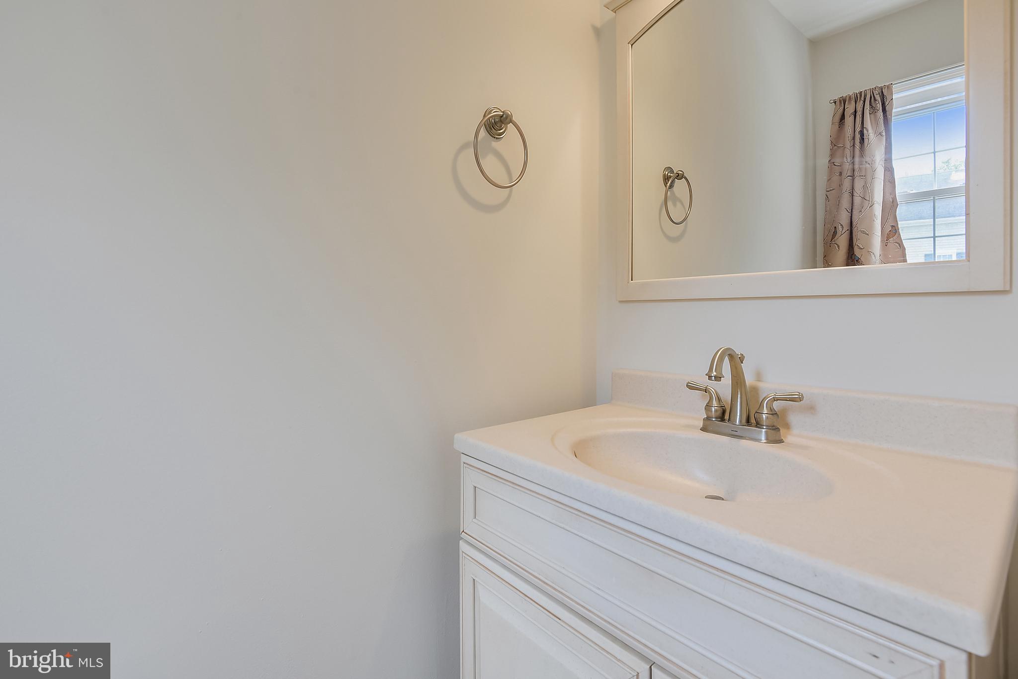 CROFTON MEWS CONDO - Residential Lease