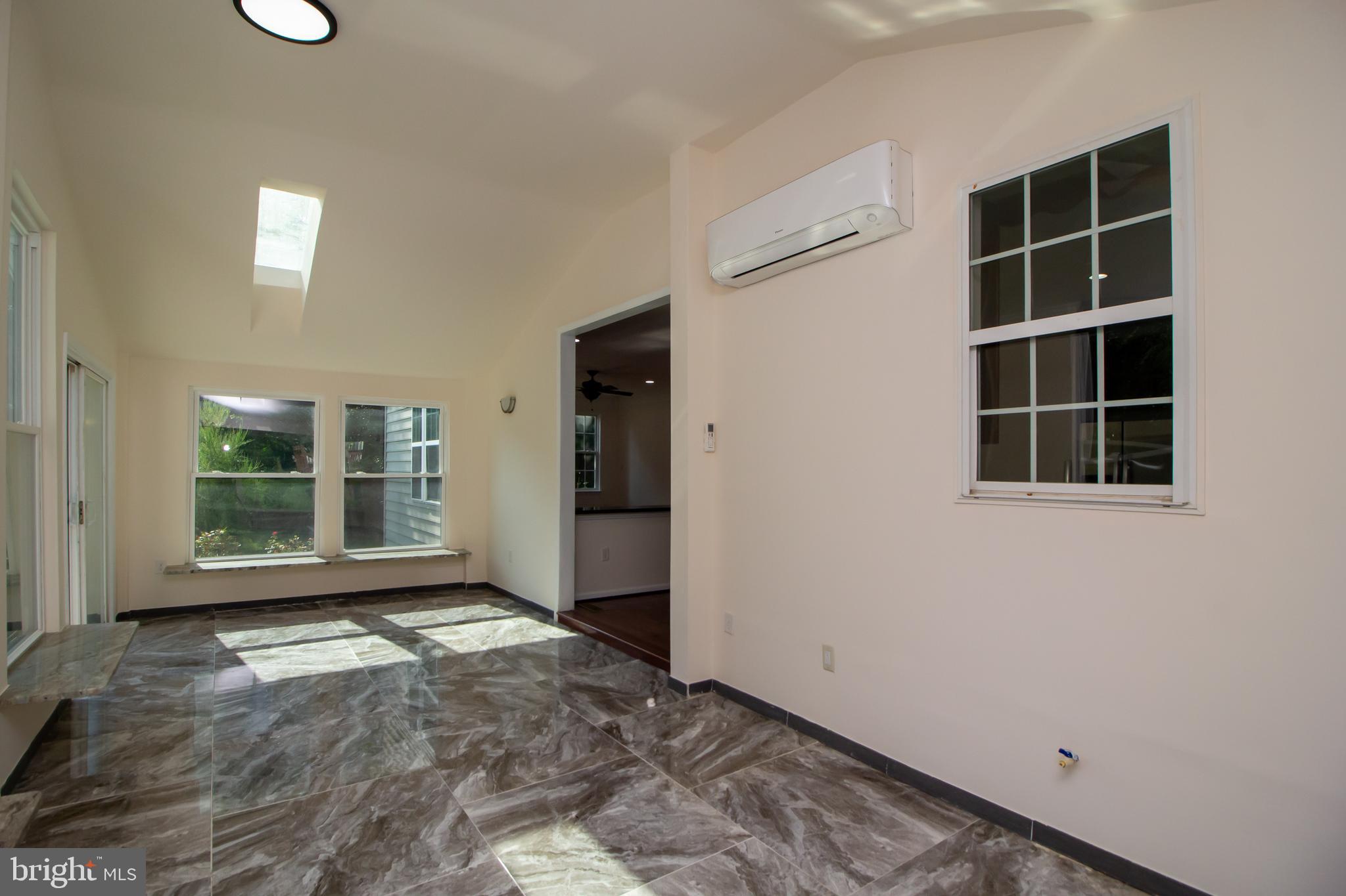 DUNLOGGIN - Residential Lease