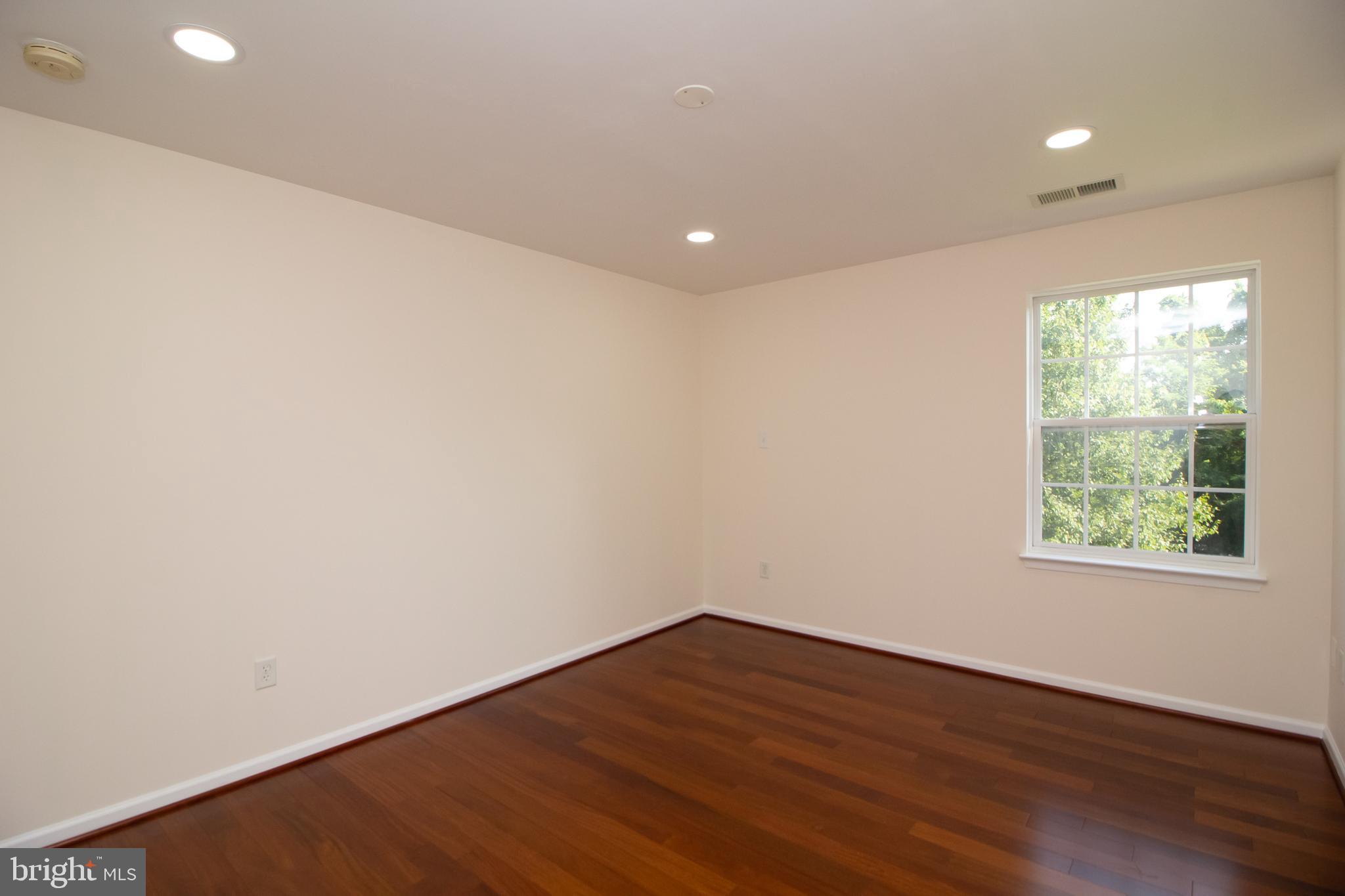 DUNLOGGIN - Residential Lease