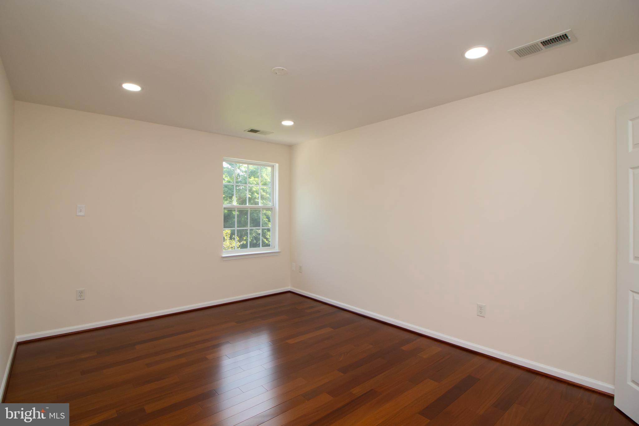 DUNLOGGIN - Residential Lease