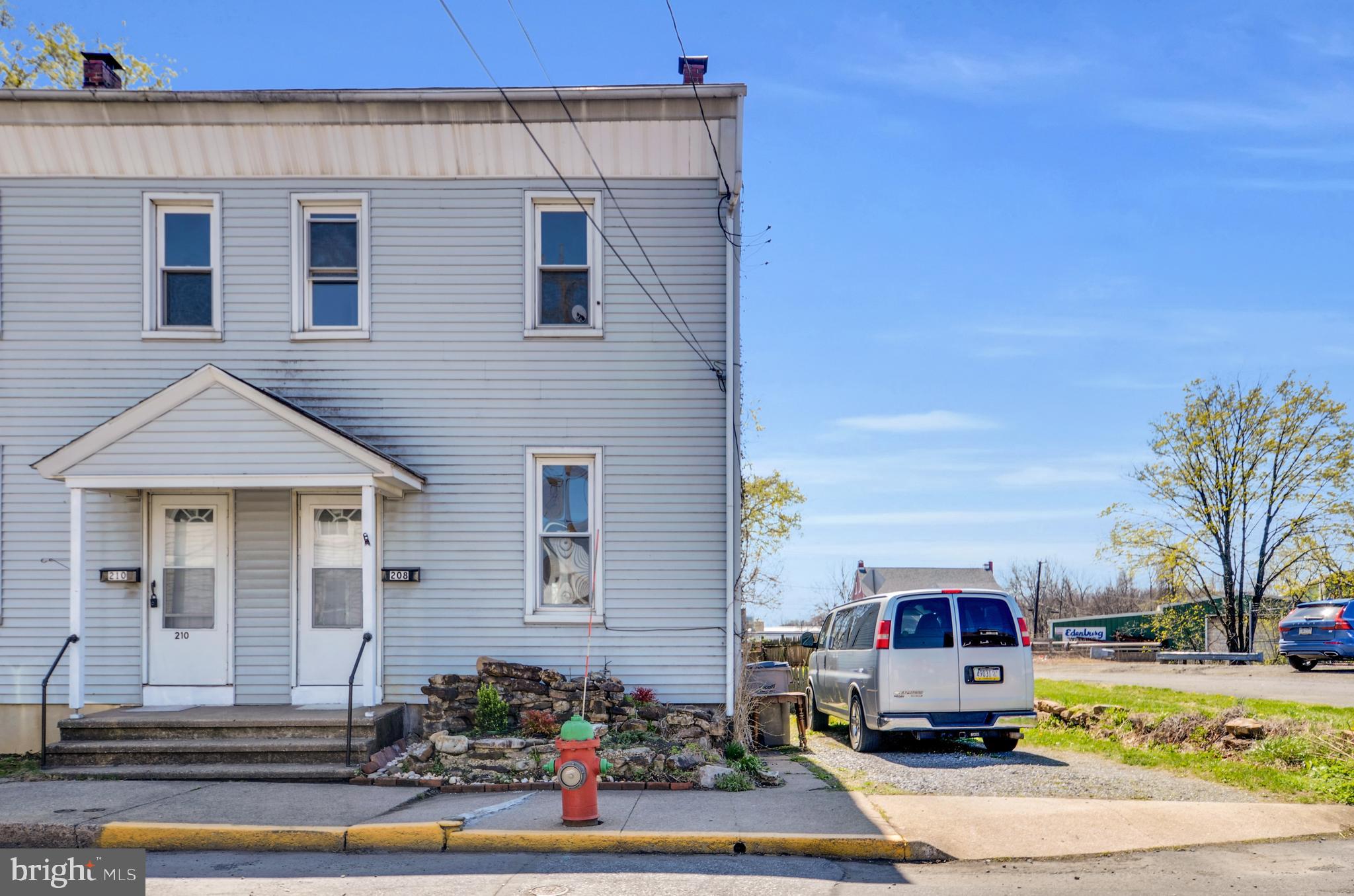 208 WASHINGTON STREET