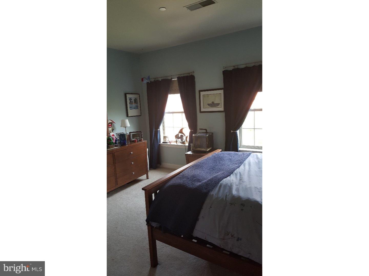 NAVAL SQUARE - Residential Lease