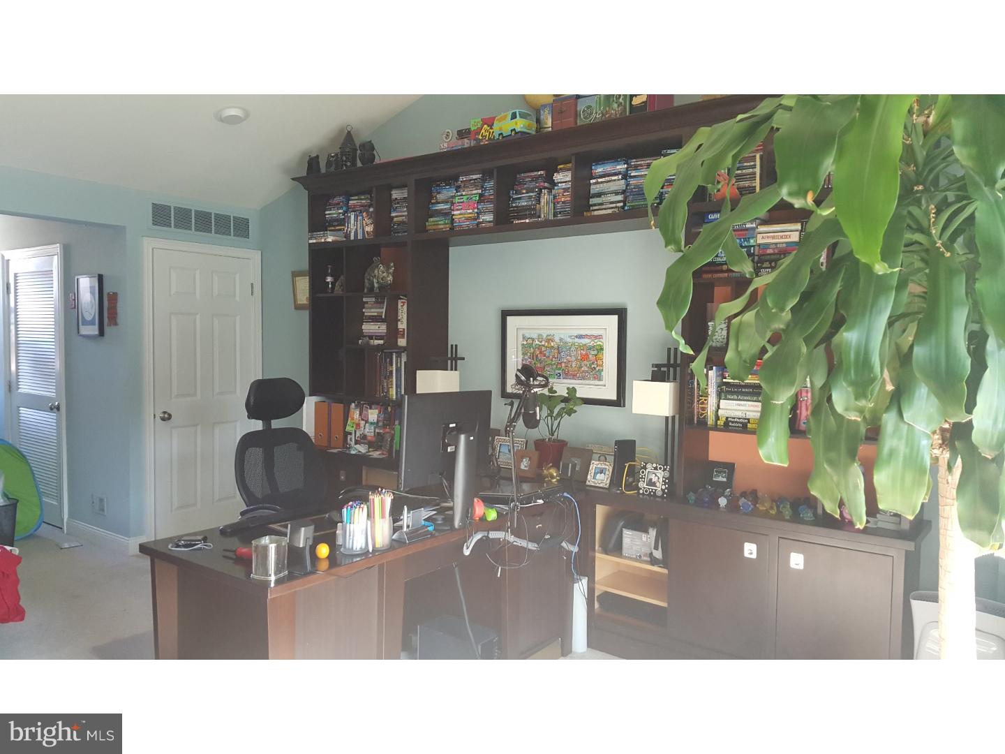 NAVAL SQUARE - Residential Lease