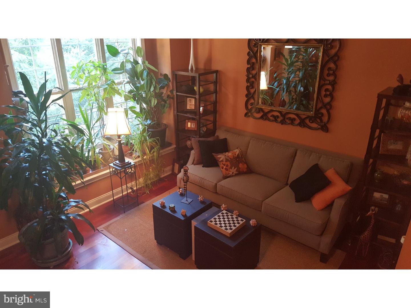 NAVAL SQUARE - Residential Lease