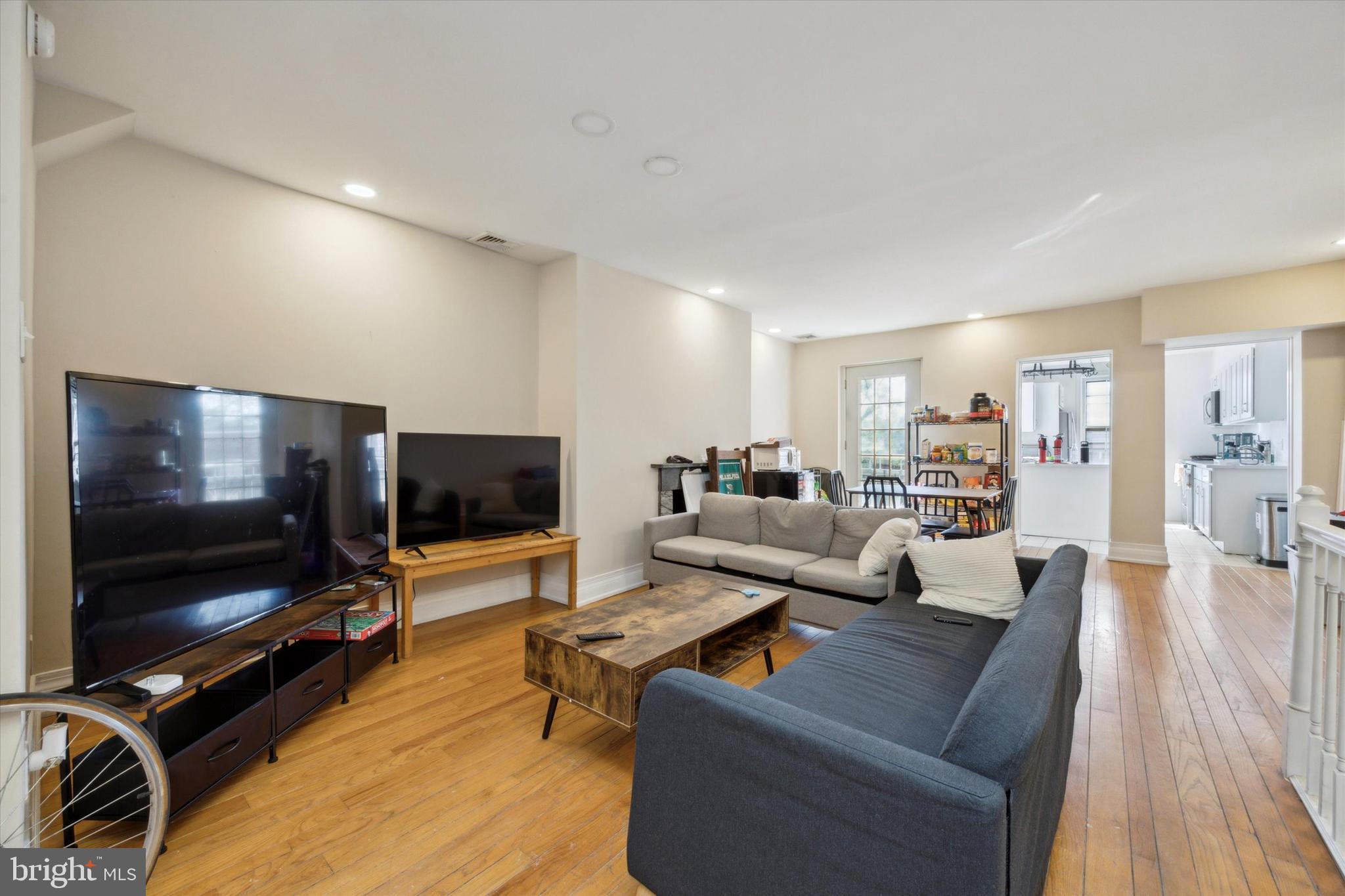 SOCIETY HILL - Residential Income