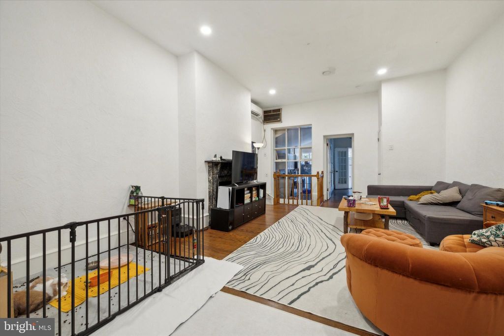 Photo of 520 Spruce Street, PHILADELPHIA, PA 19106 (MLS # PAPH2543234)